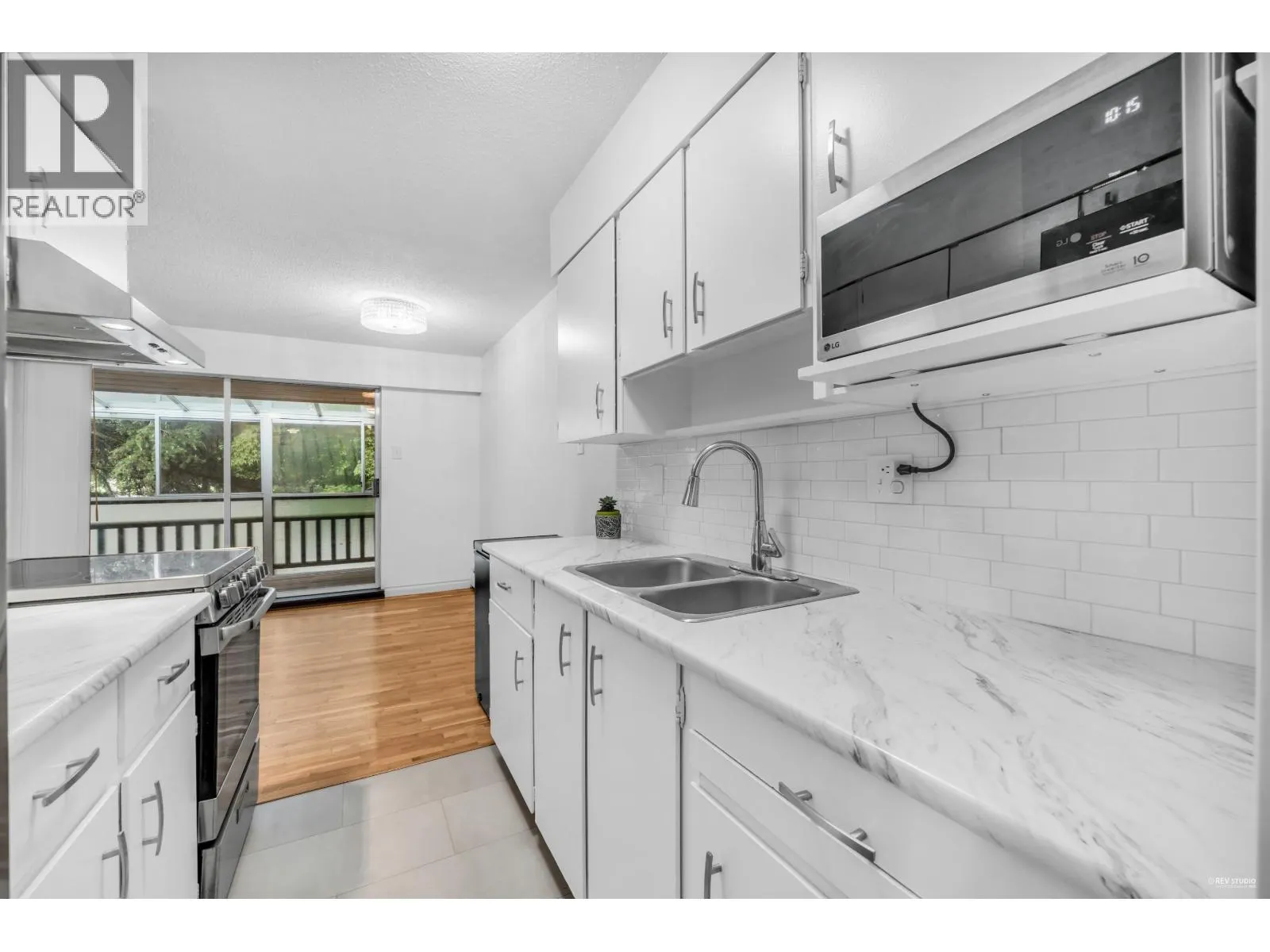 704 555 W 28TH STREET