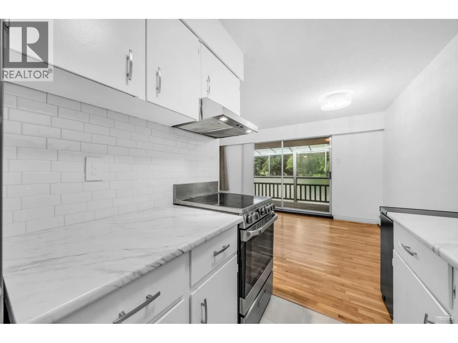 704 555 W 28TH STREET