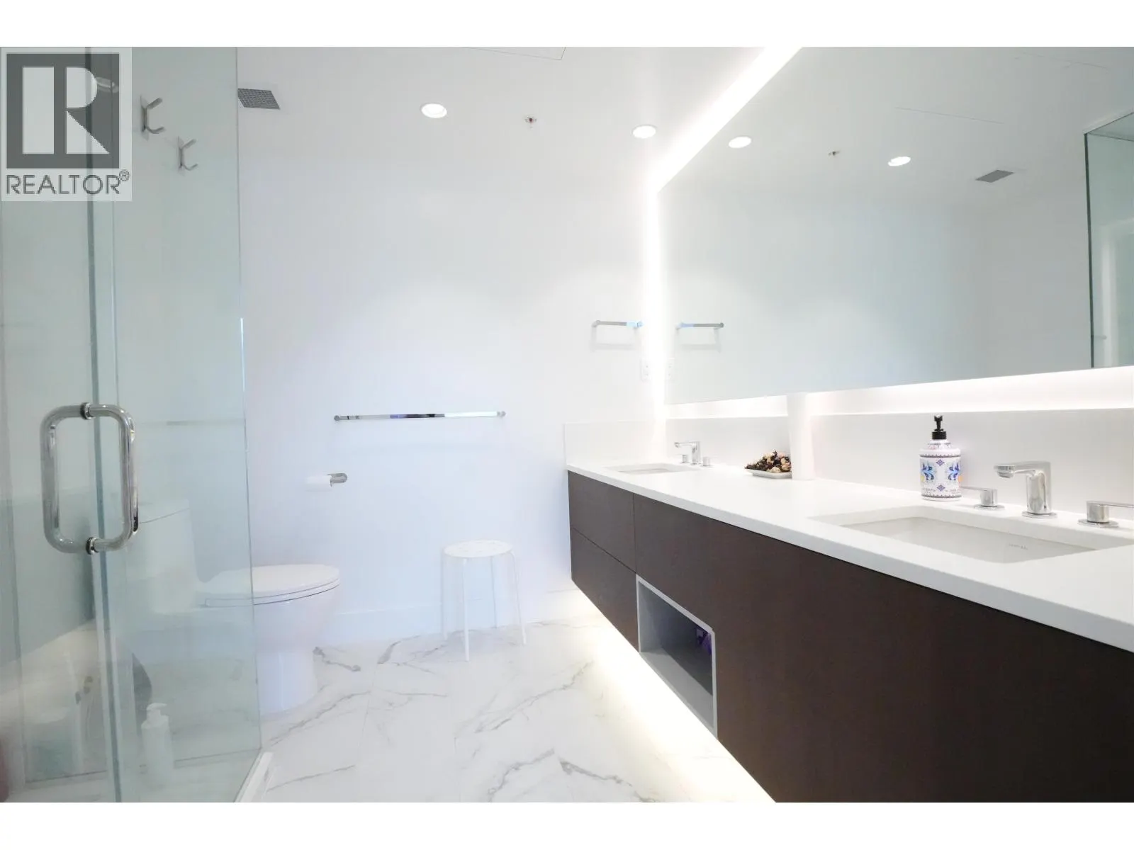 1806 1632 LIONS GATE LANE