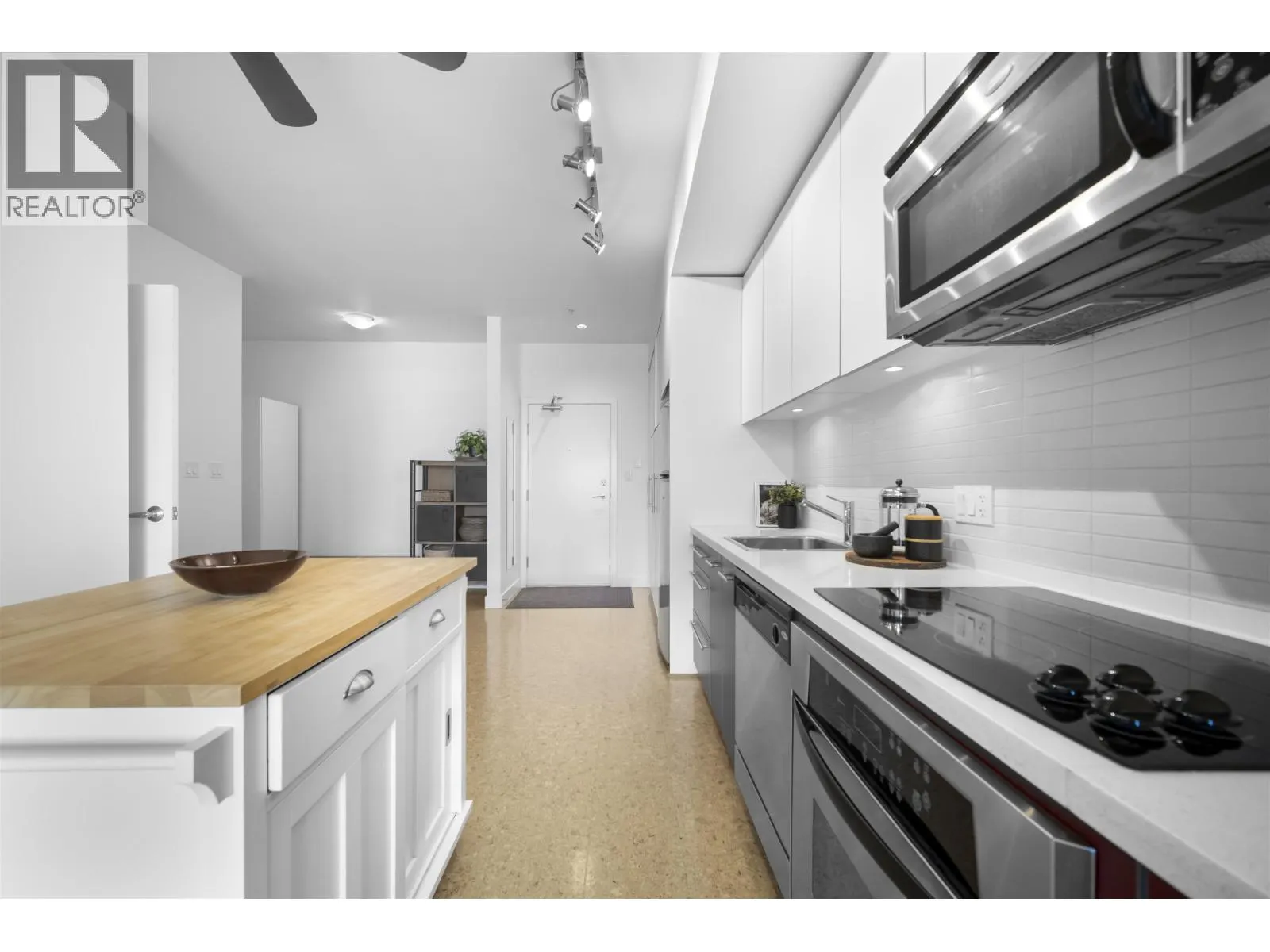 402 2828 MAIN STREET