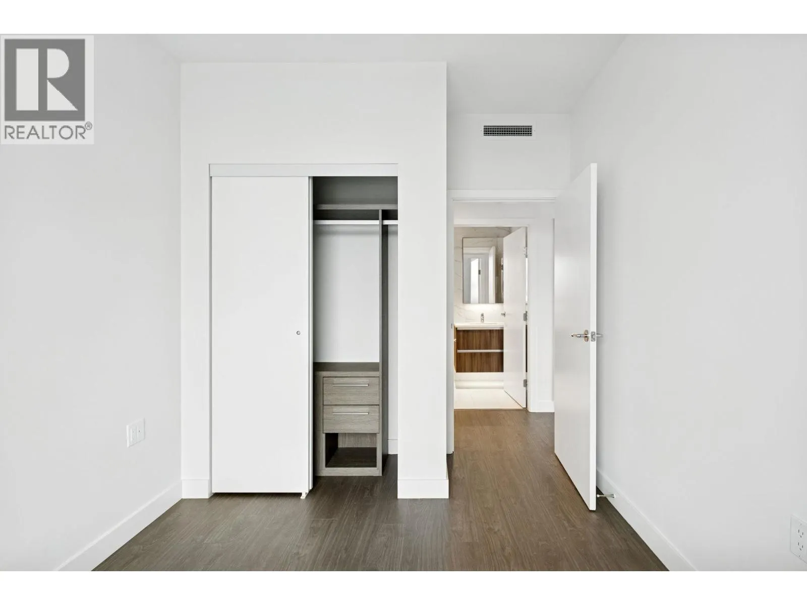 1012 8133 COOK ROAD