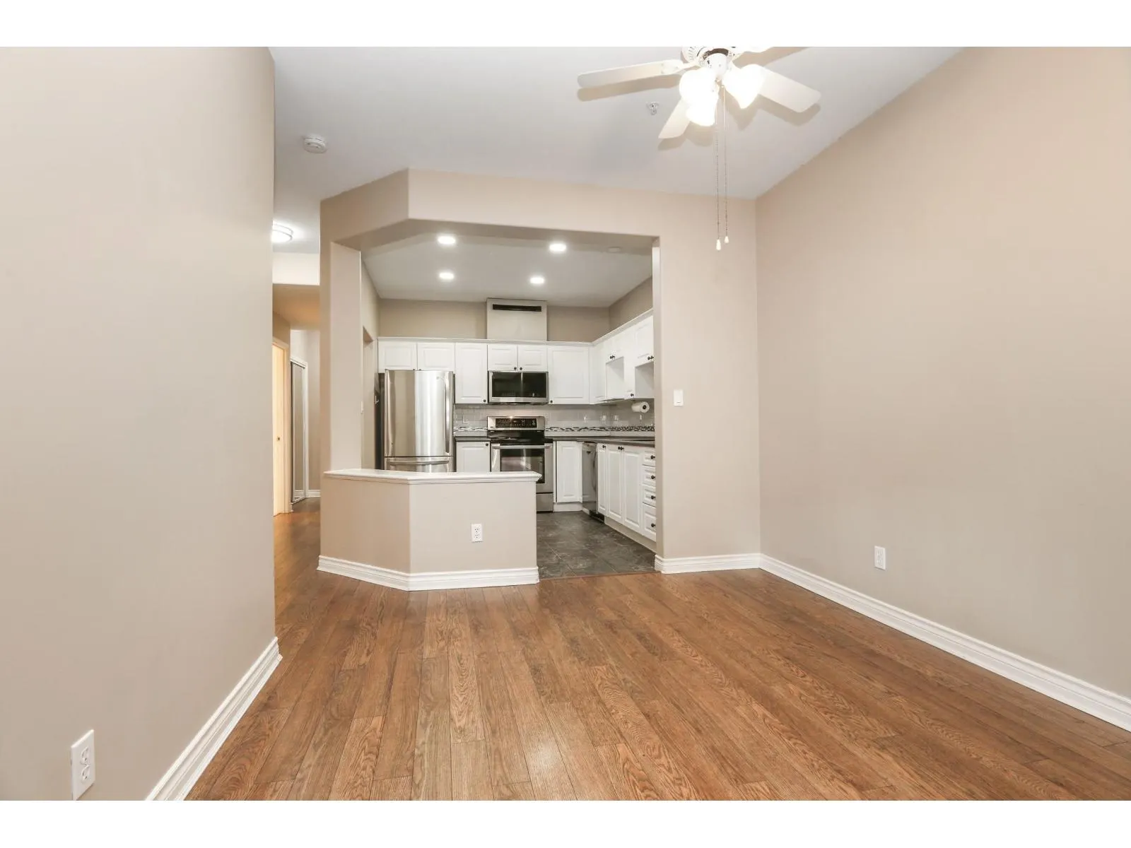 2307 8485 YOUNG ROAD|Chilliwack Proper South
