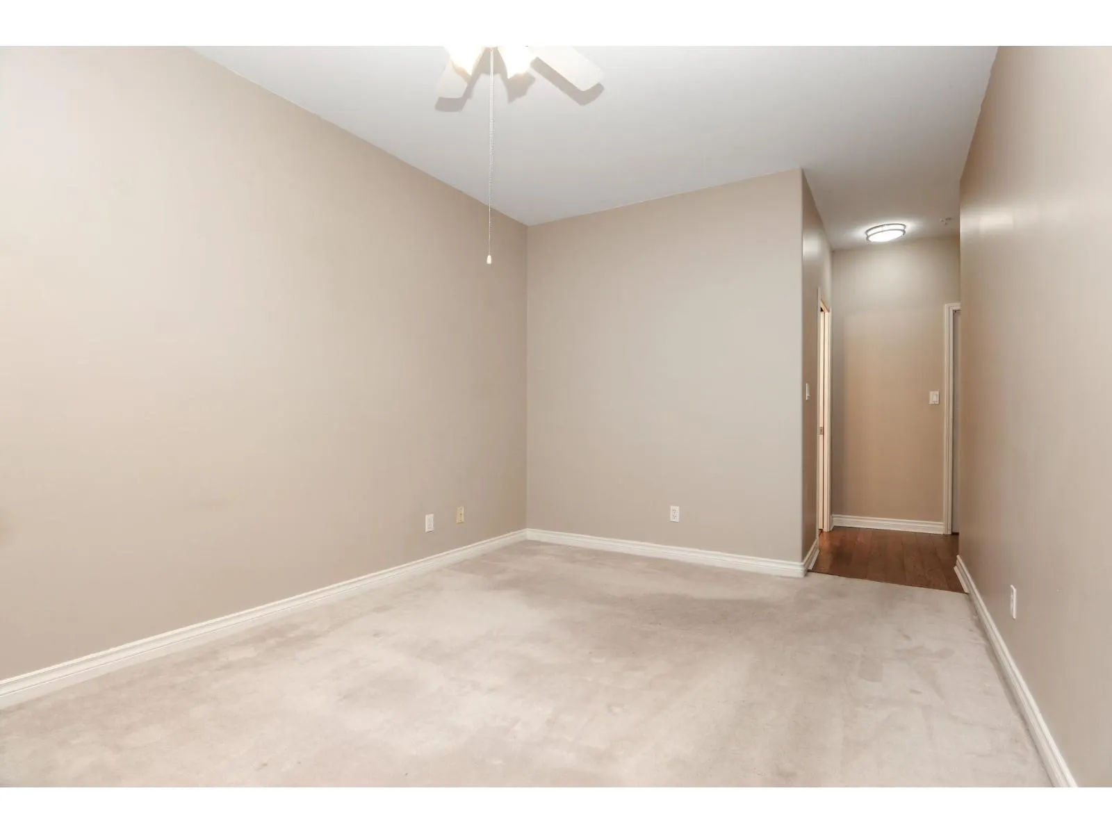 2307 8485 YOUNG ROAD|Chilliwack Proper South