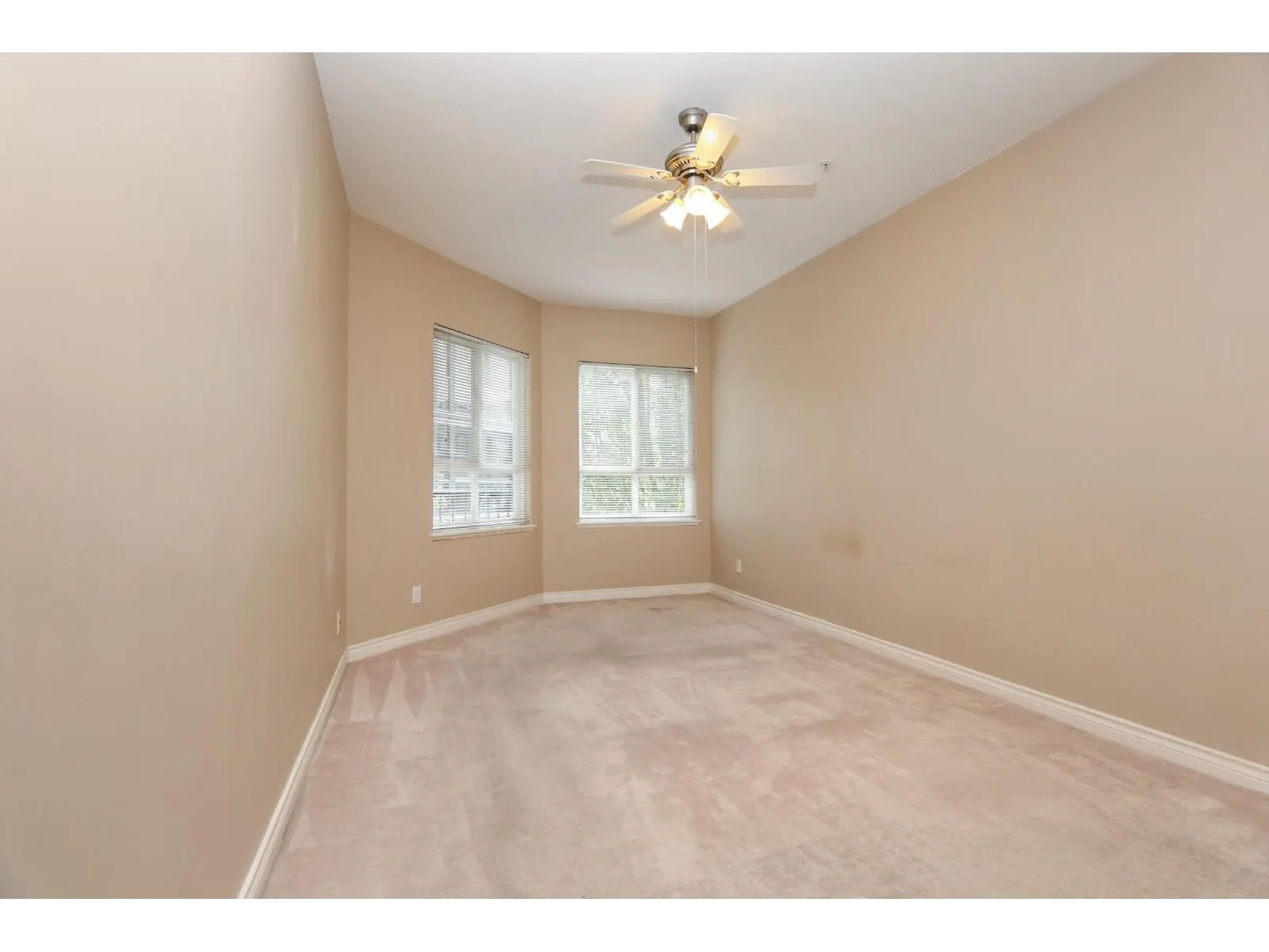 2307 8485 YOUNG ROAD|Chilliwack Proper South