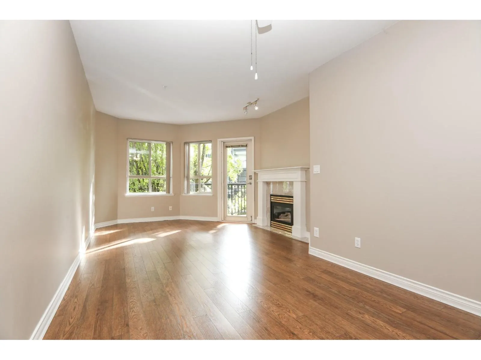 2307 8485 YOUNG ROAD|Chilliwack Proper South