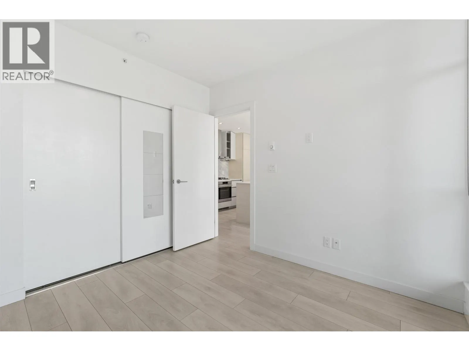 1501 6098 STATION STREET