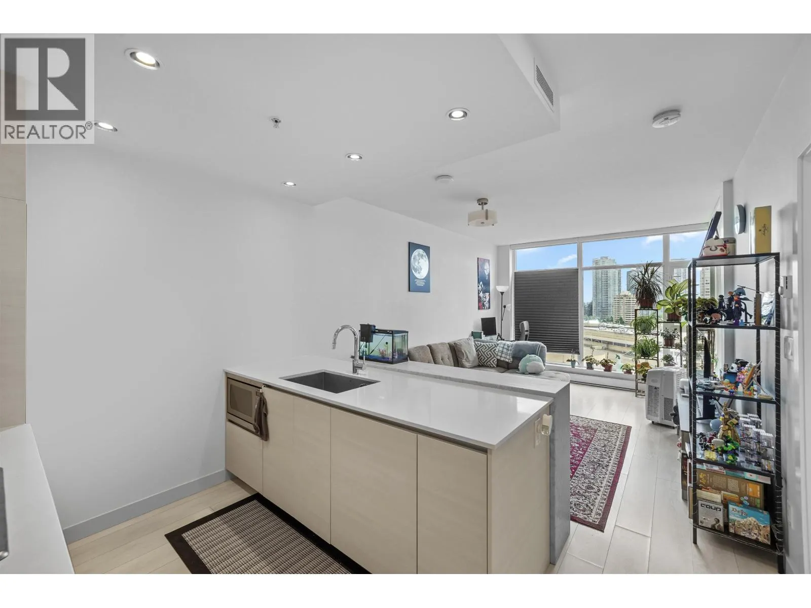 1501 6098 STATION STREET