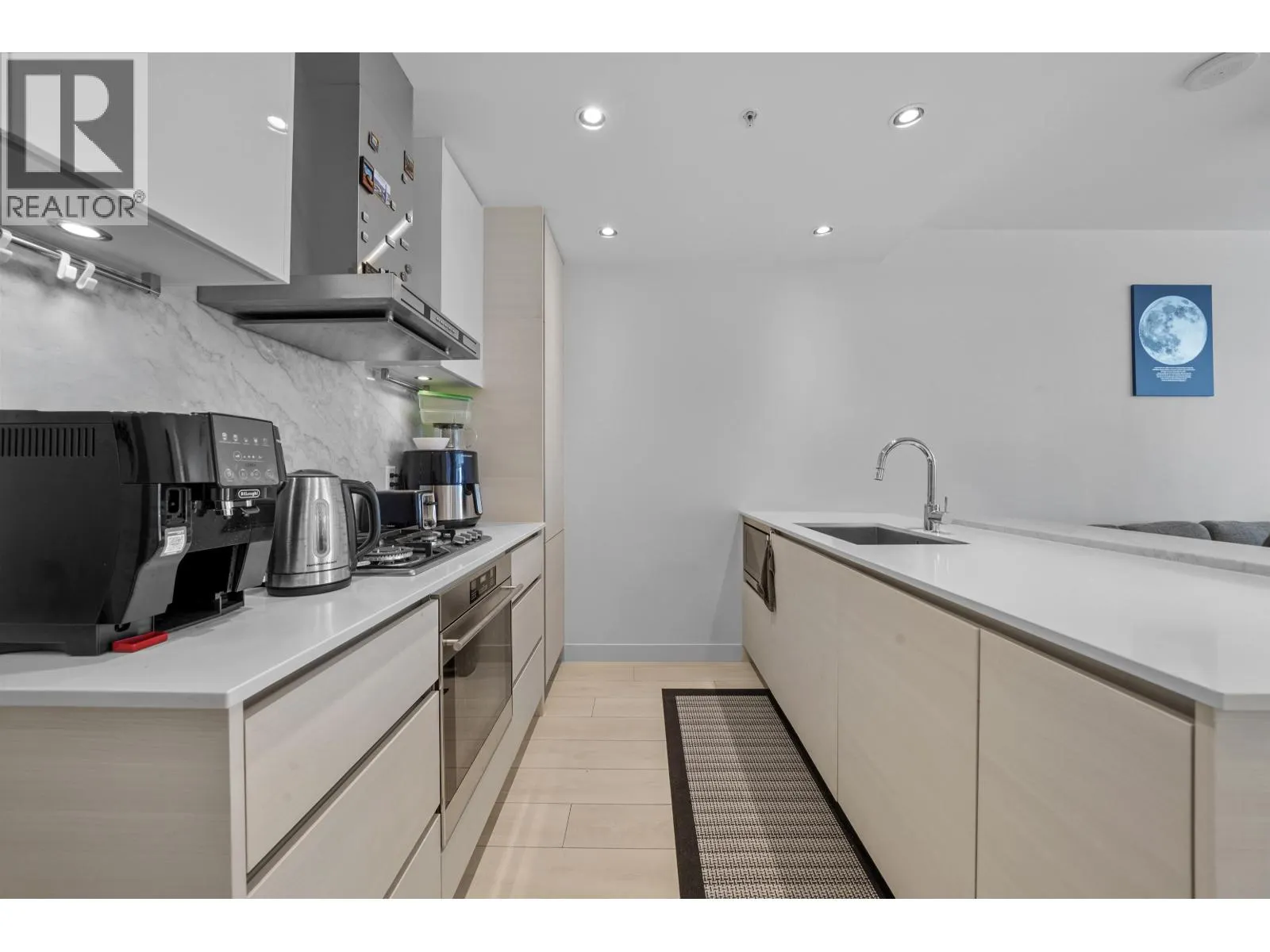 1501 6098 STATION STREET