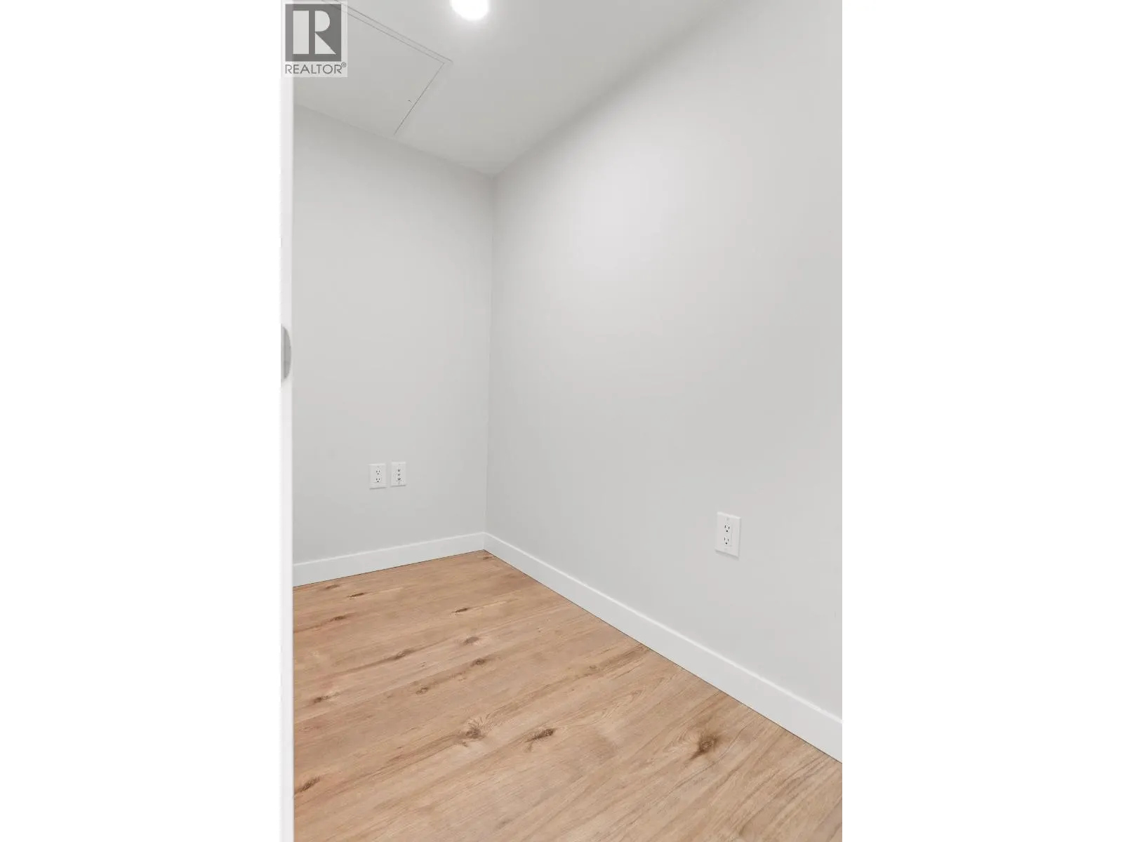 90X 3430 E KENT