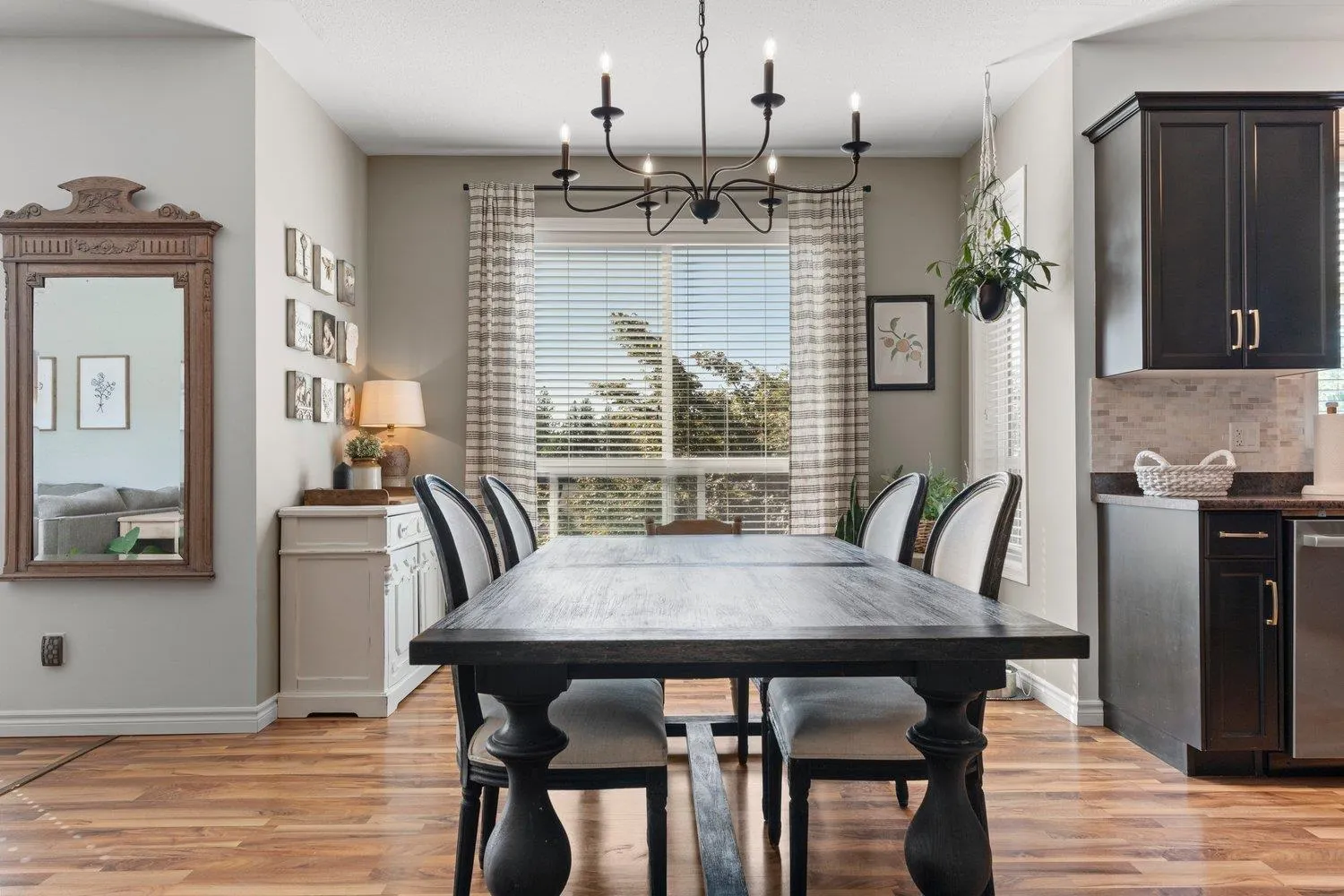 8 50354 ADELAIDE PLACE|Eastern Hillsides