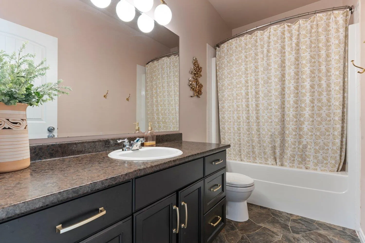 8 50354 ADELAIDE PLACE|Eastern Hillsides