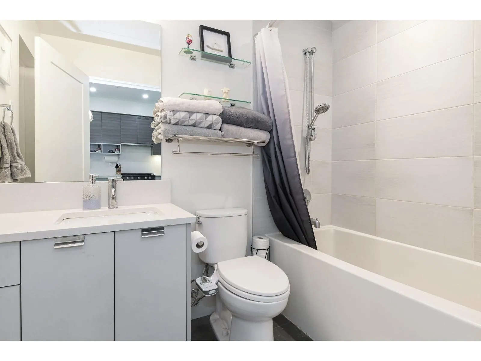 A414 20727 WILLOUGHBY TOWN CENTRE DRIVE