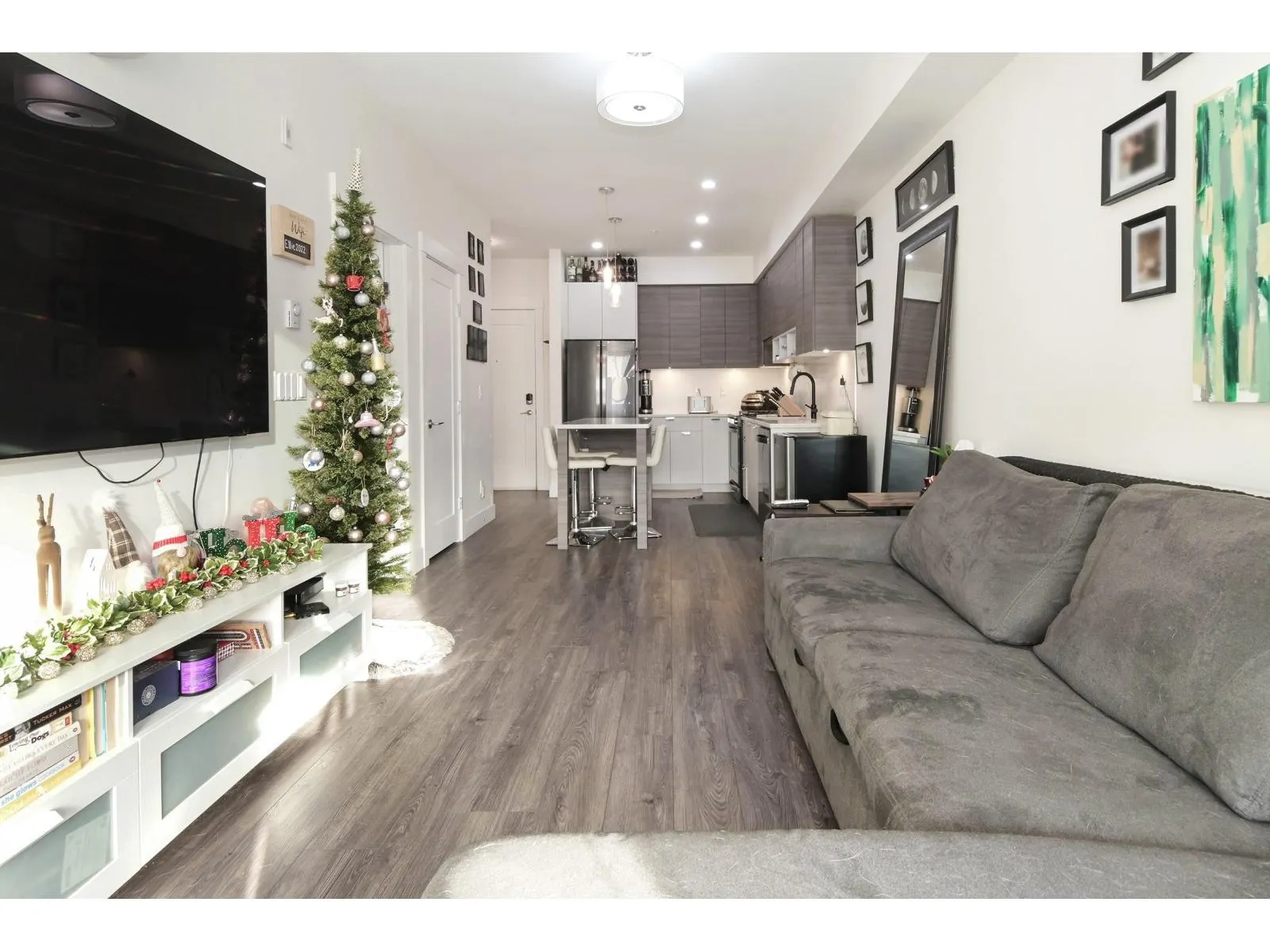 A414 20727 WILLOUGHBY TOWN CENTRE DRIVE