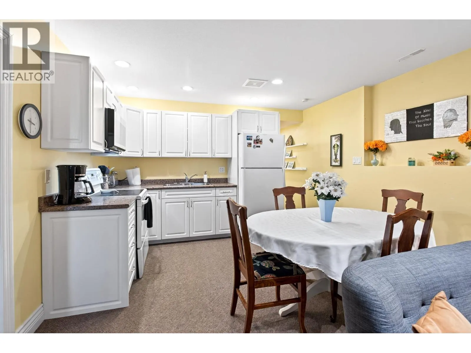 3028 MAPLEWOOD COURT