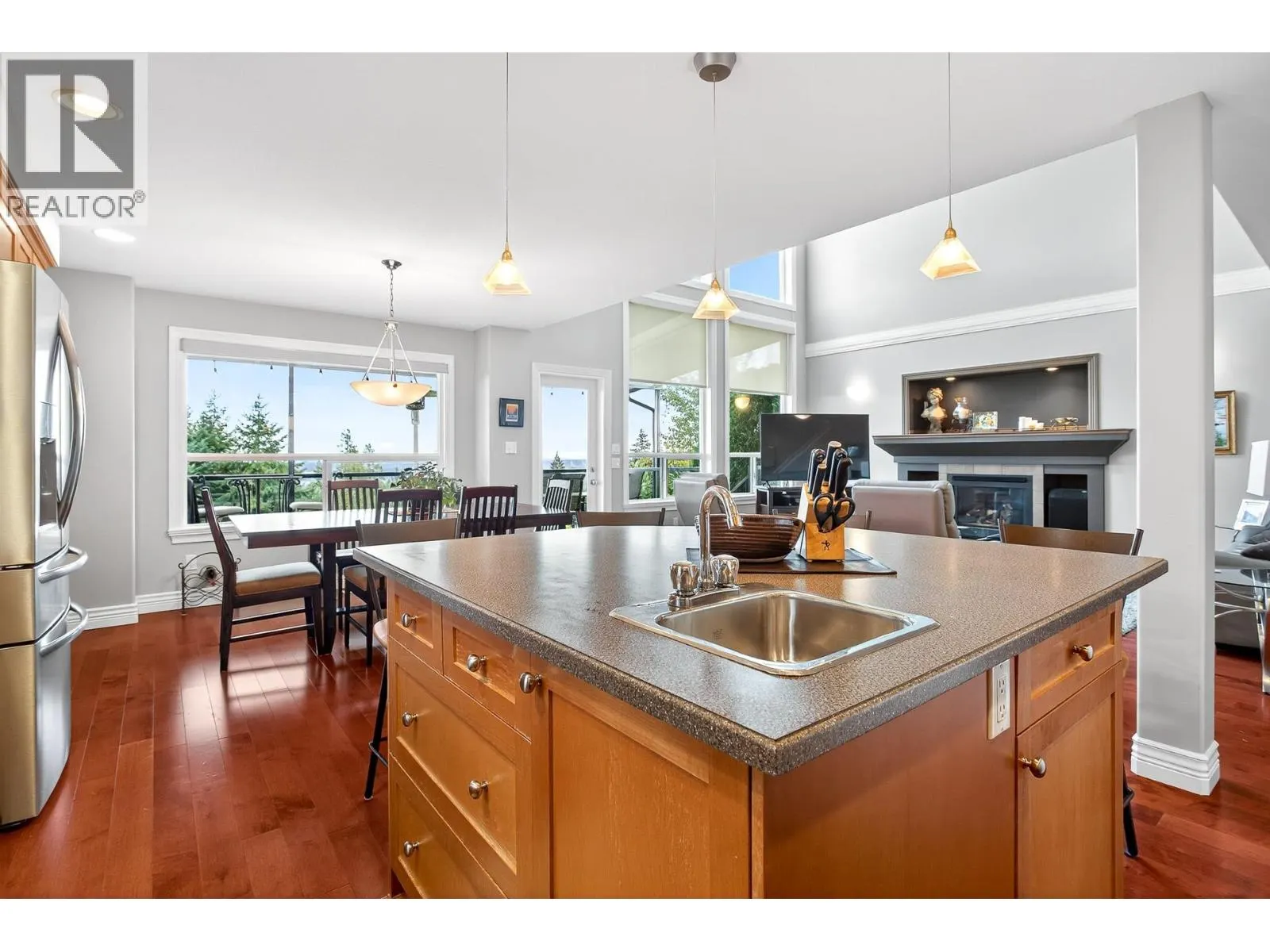 3028 MAPLEWOOD COURT