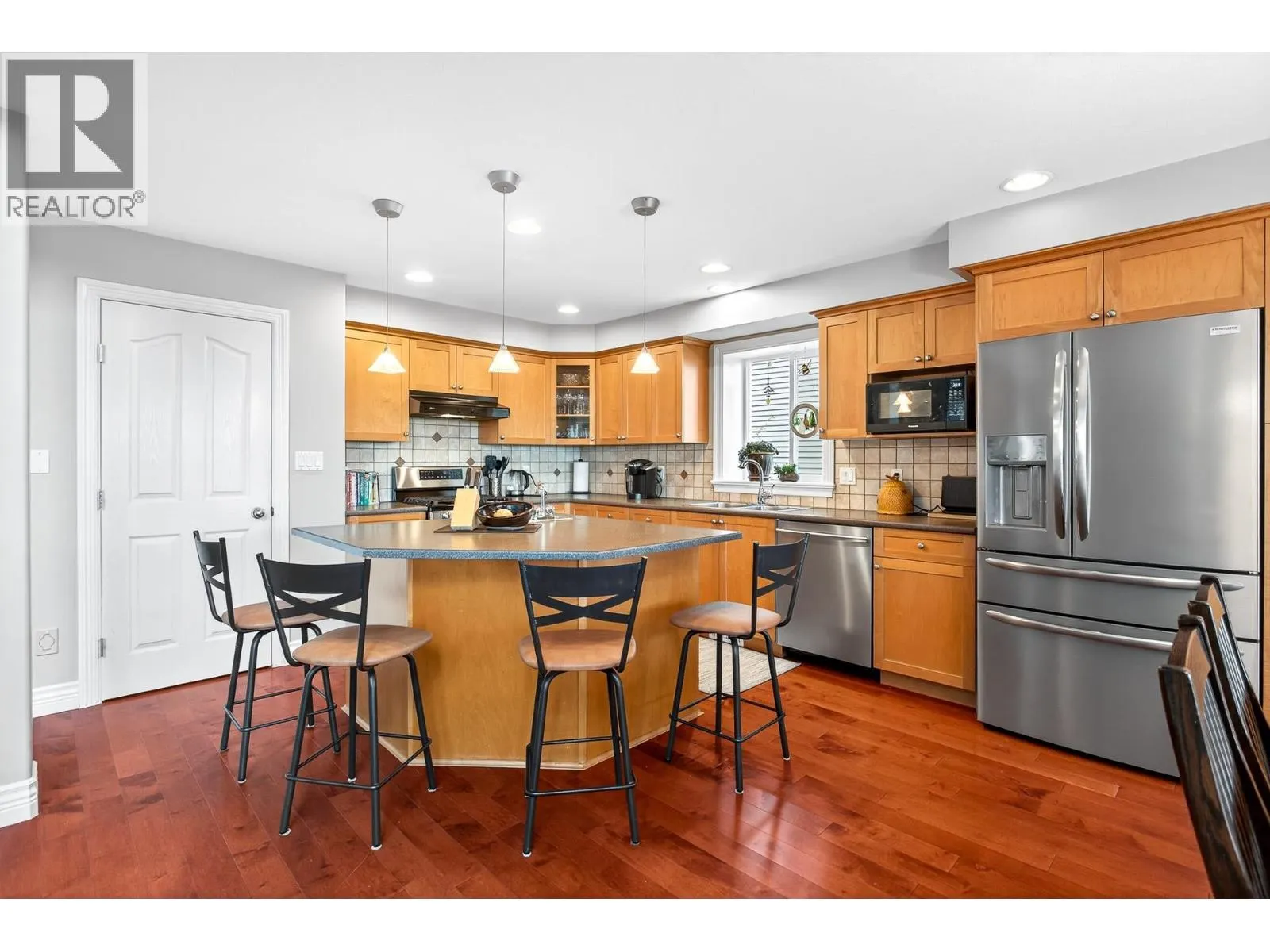 3028 MAPLEWOOD COURT