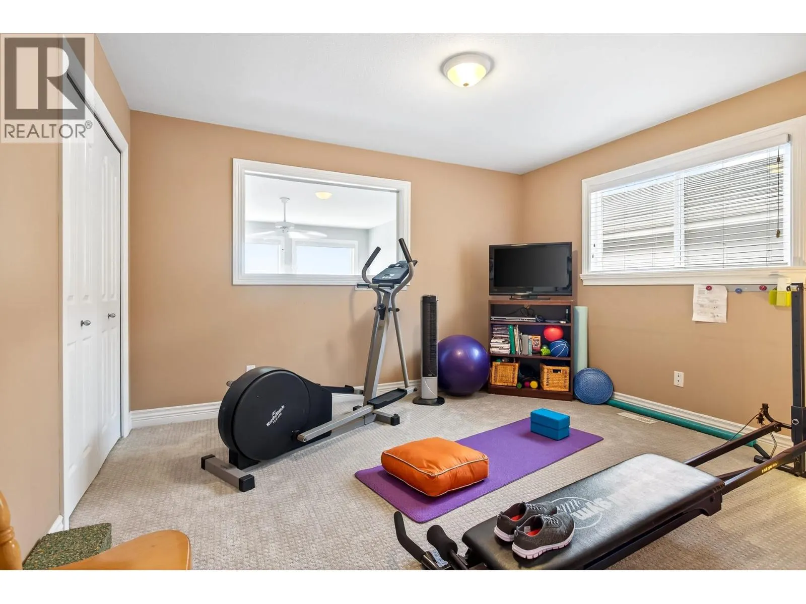 3028 MAPLEWOOD COURT