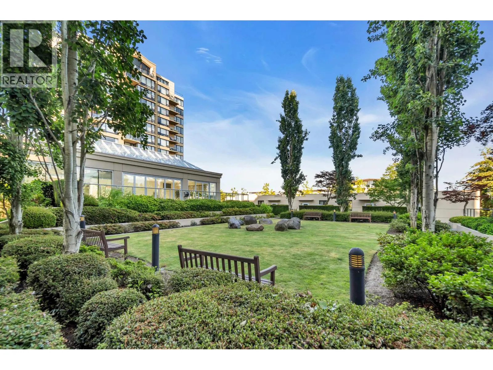 1 9133 HEMLOCK DRIVE