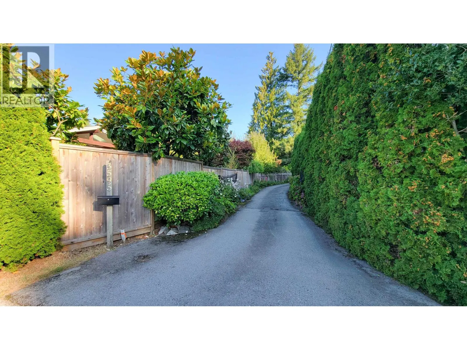 3595 WELLINGTON CRESCENT