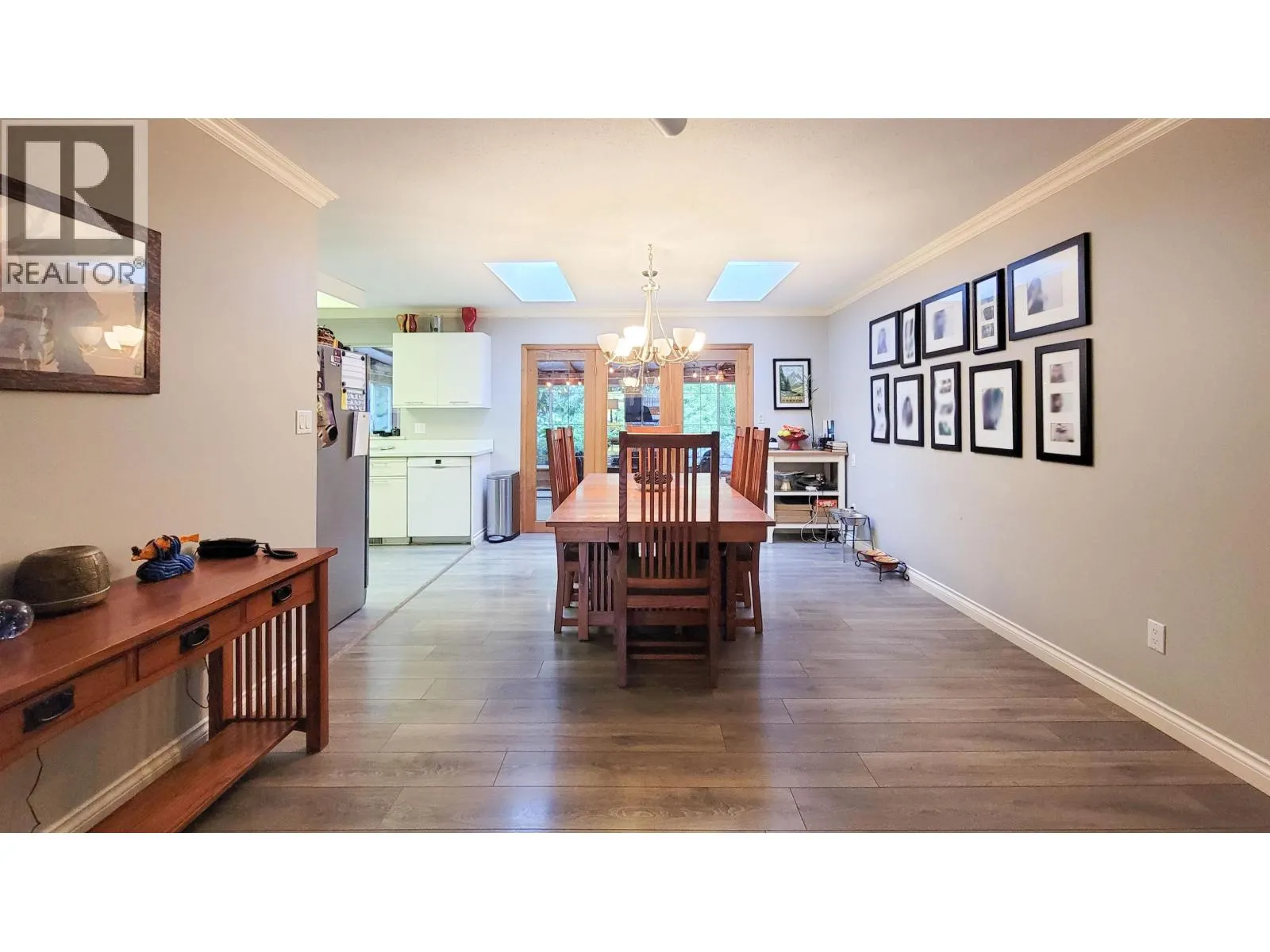 3595 WELLINGTON CRESCENT