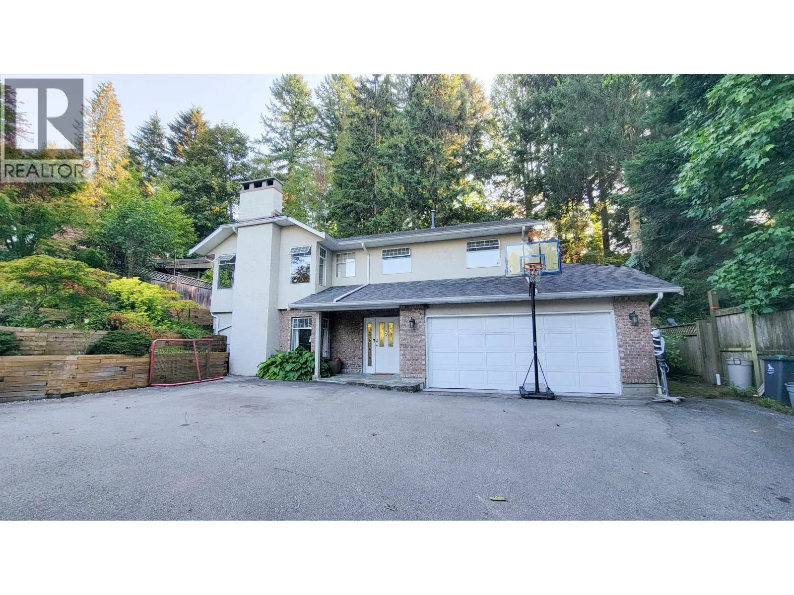 3595 WELLINGTON CRESCENT