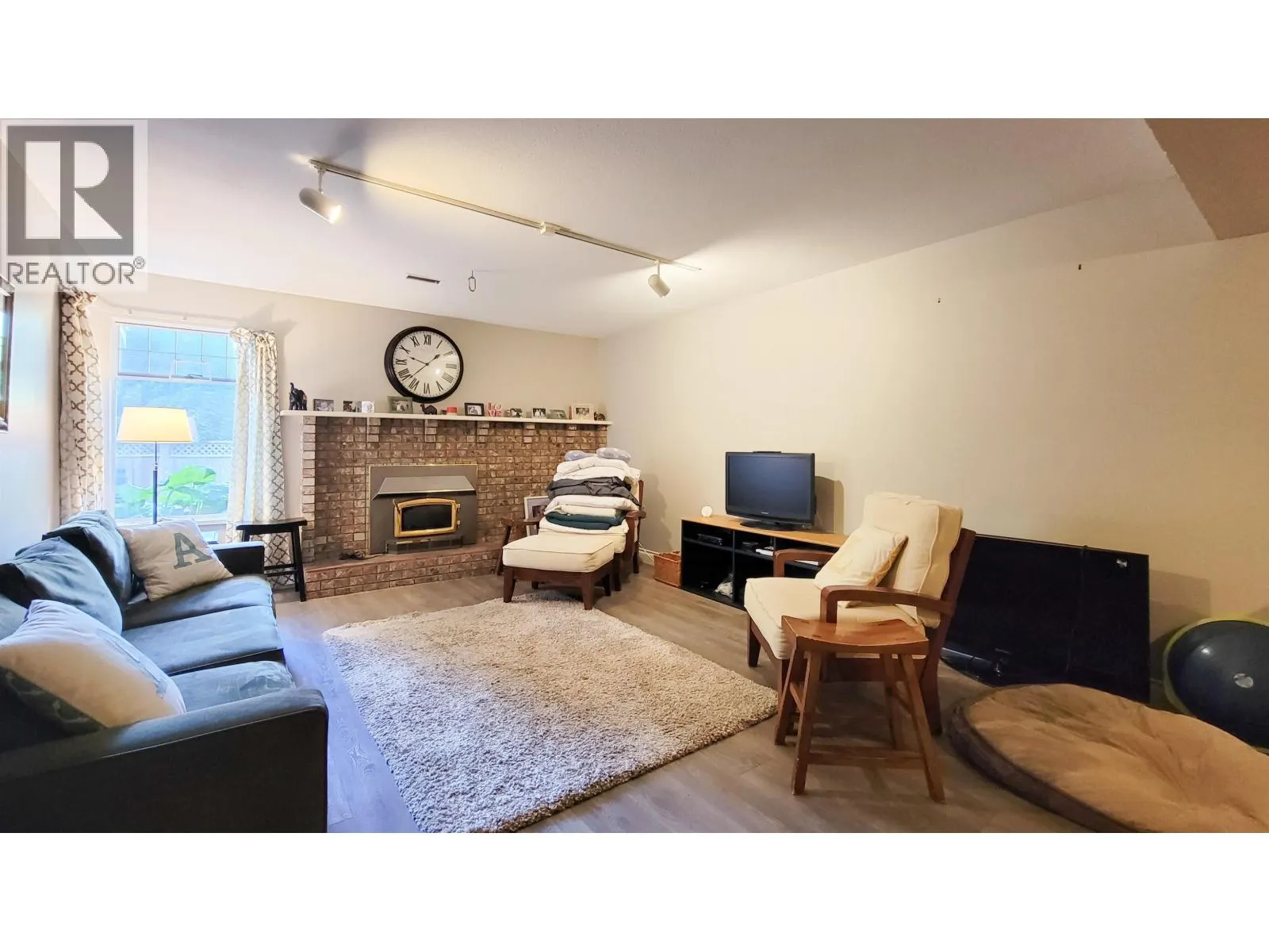 3595 WELLINGTON CRESCENT