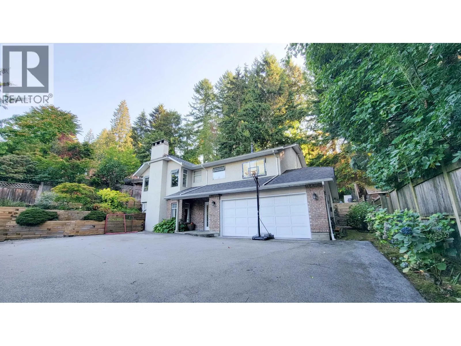 3595 WELLINGTON CRESCENT