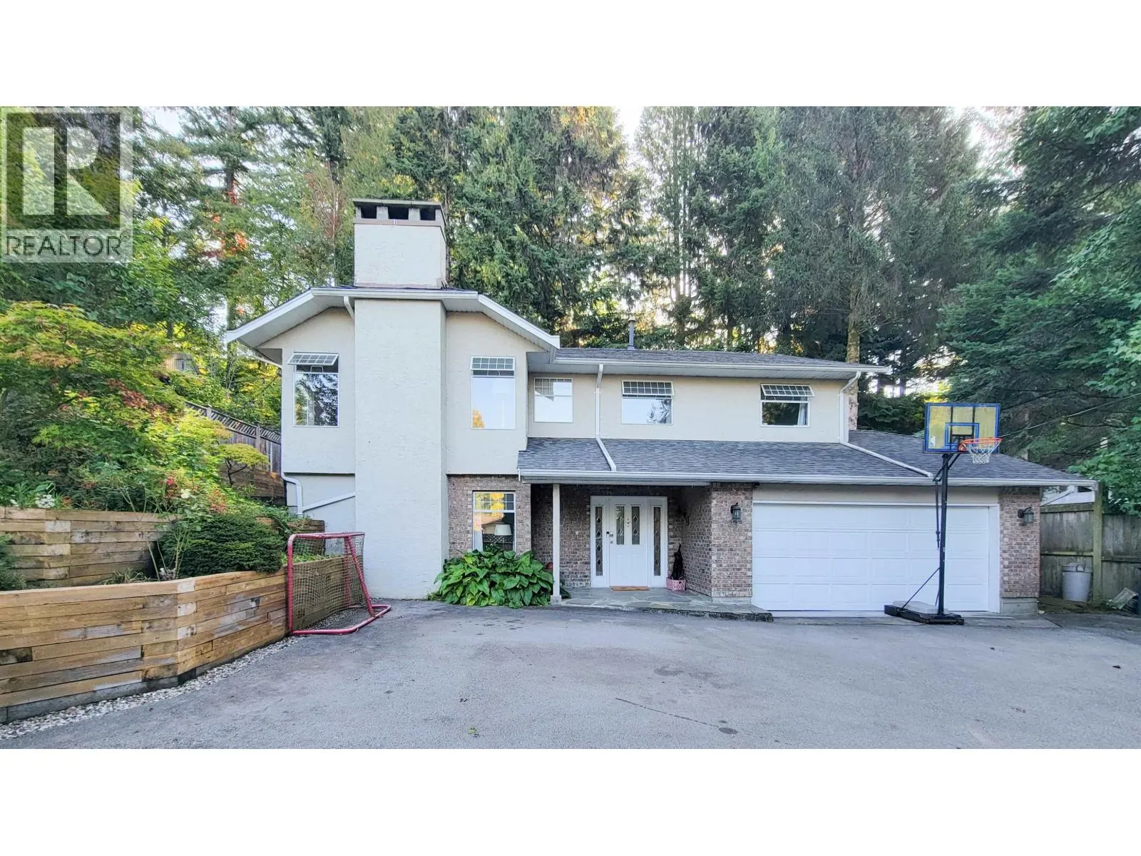 3595 WELLINGTON CRESCENT