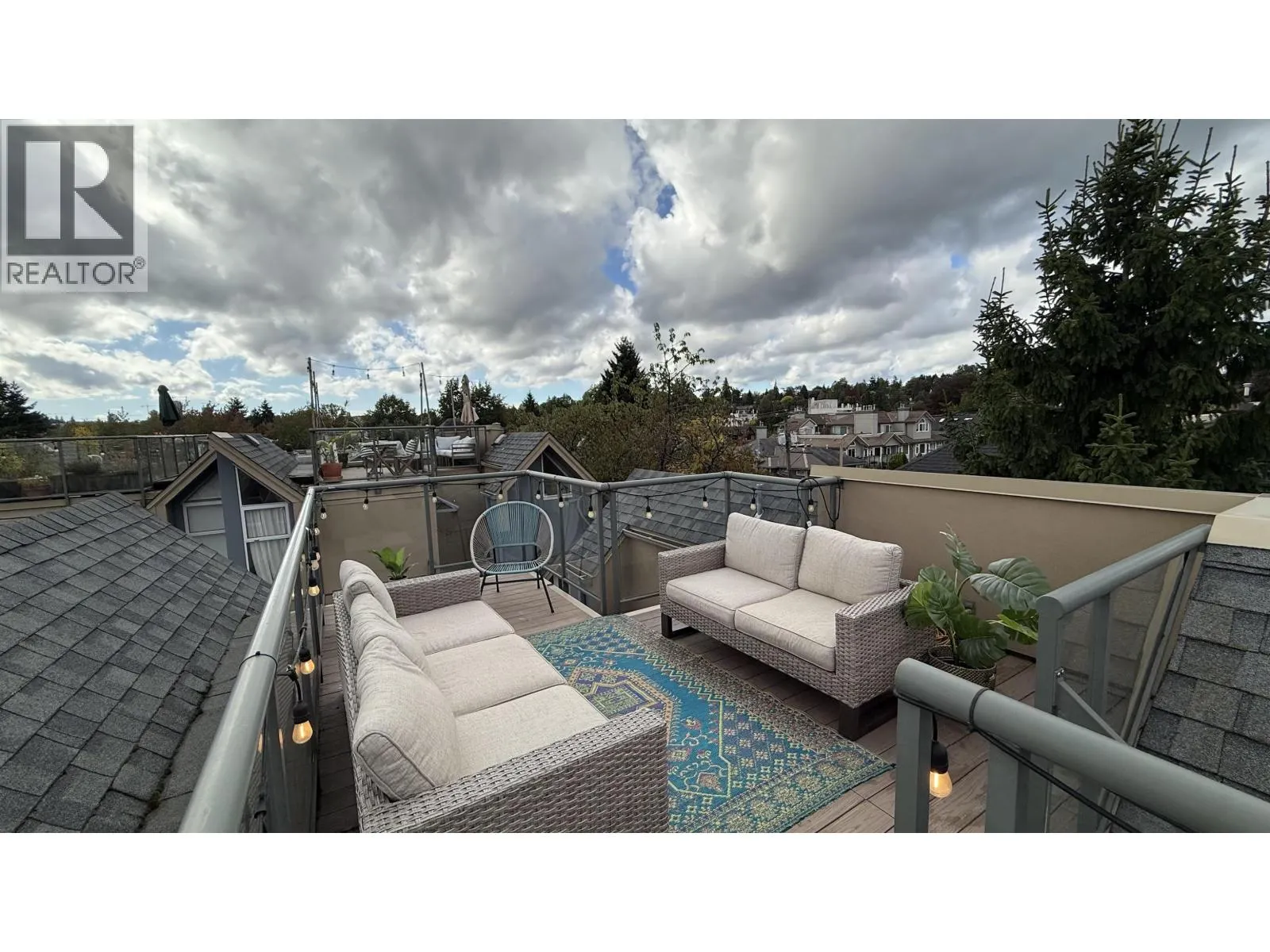 916 W 14TH AVENUE