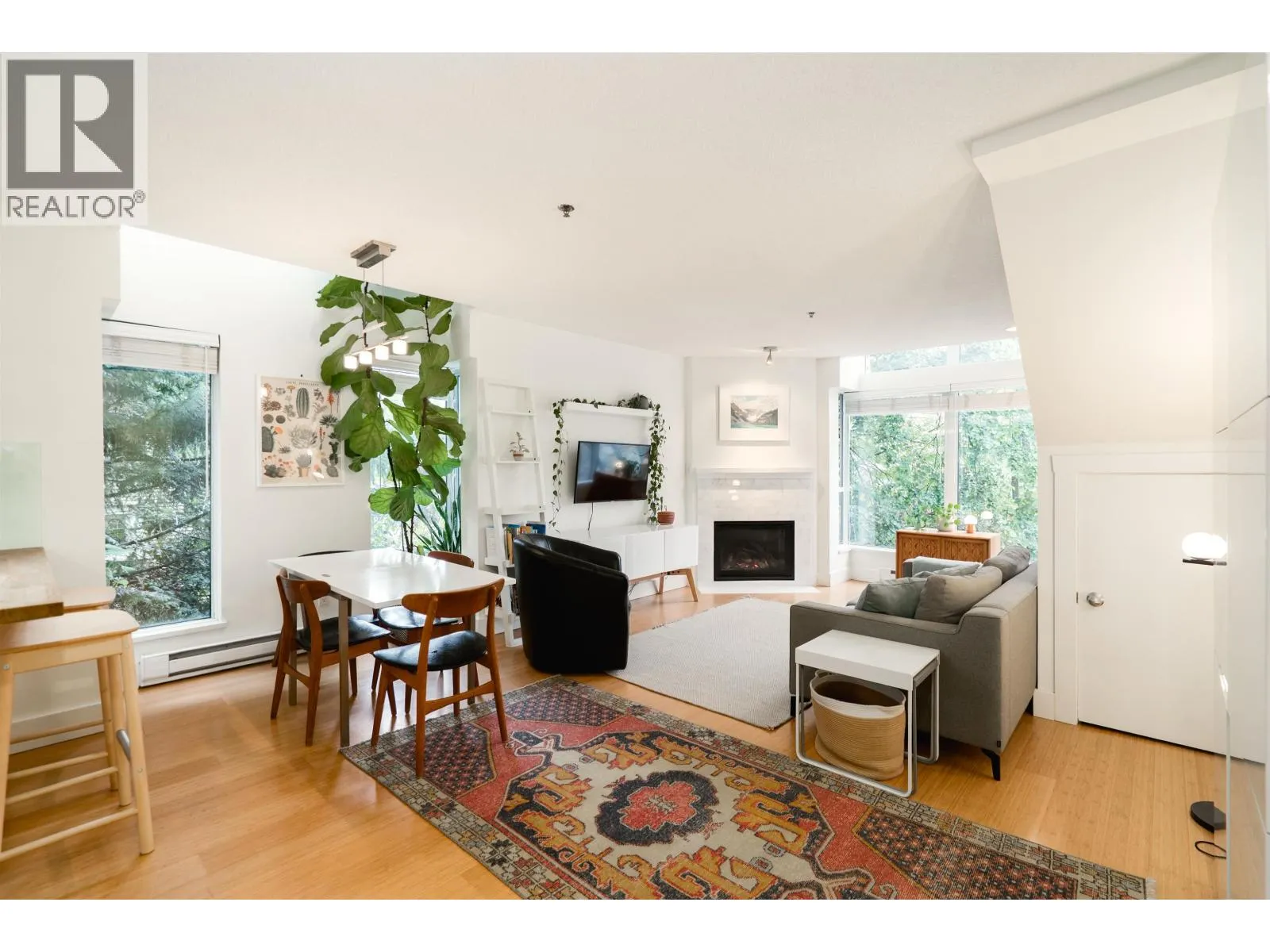 916 W 14TH AVENUE