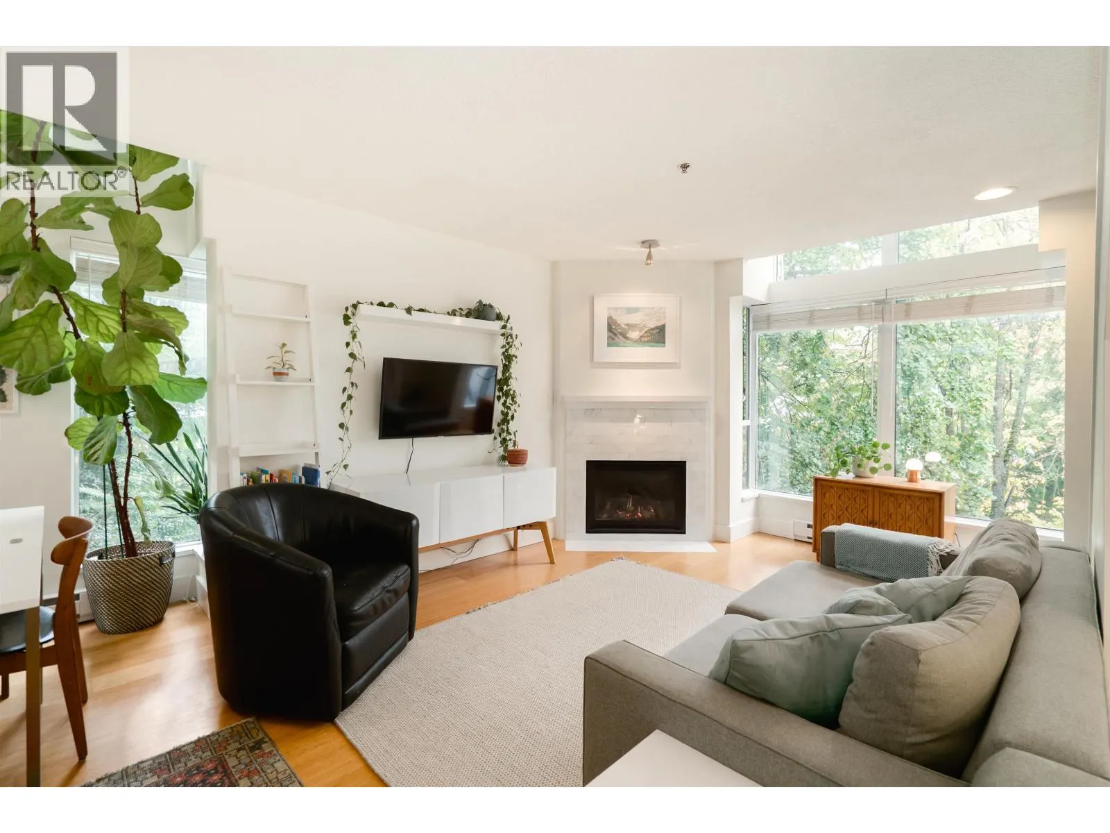 916 W 14TH AVENUE