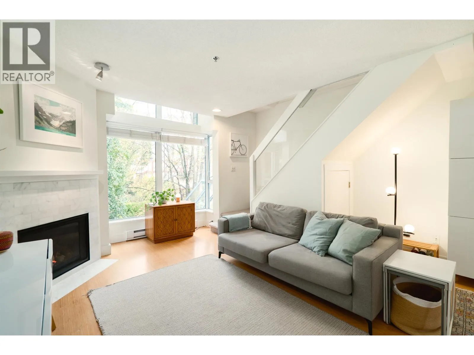 916 W 14TH AVENUE