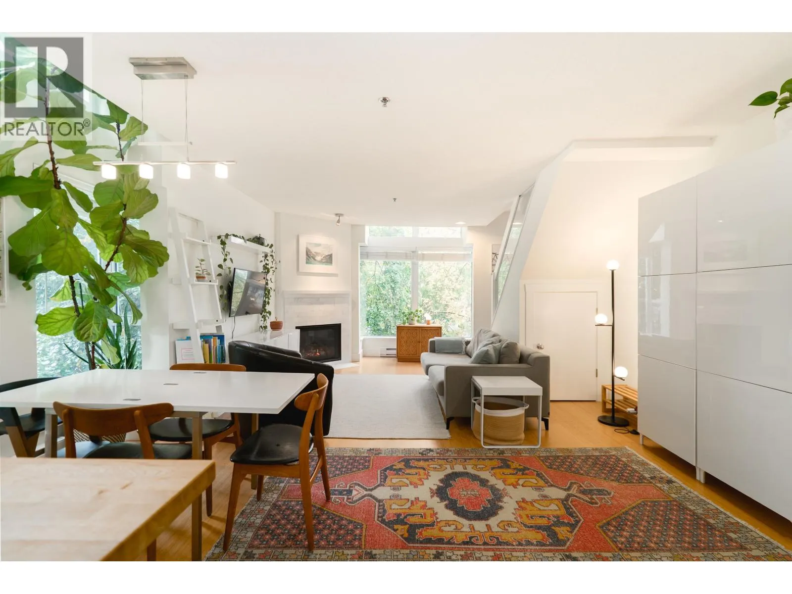 916 W 14TH AVENUE