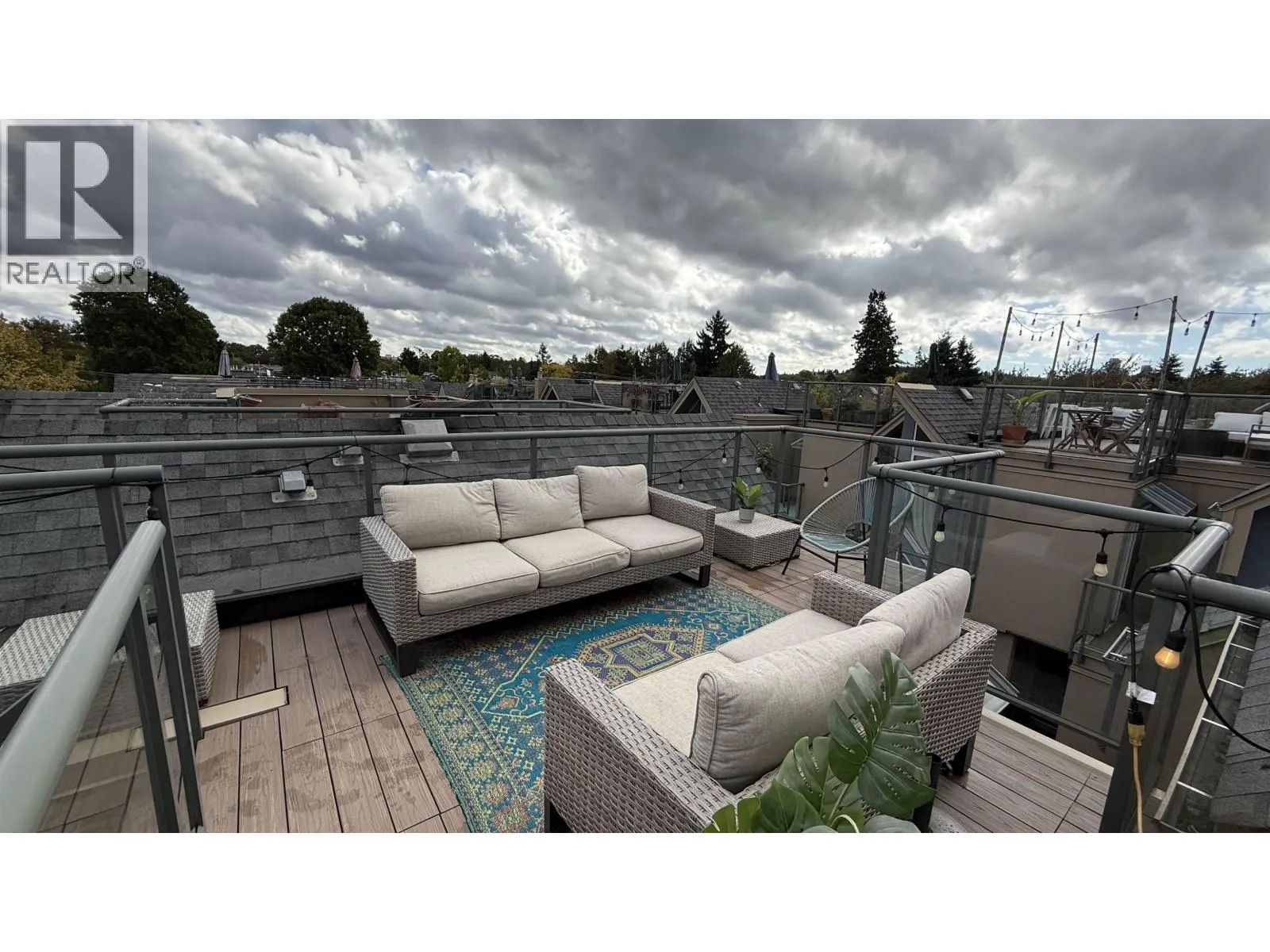 916 W 14TH AVENUE