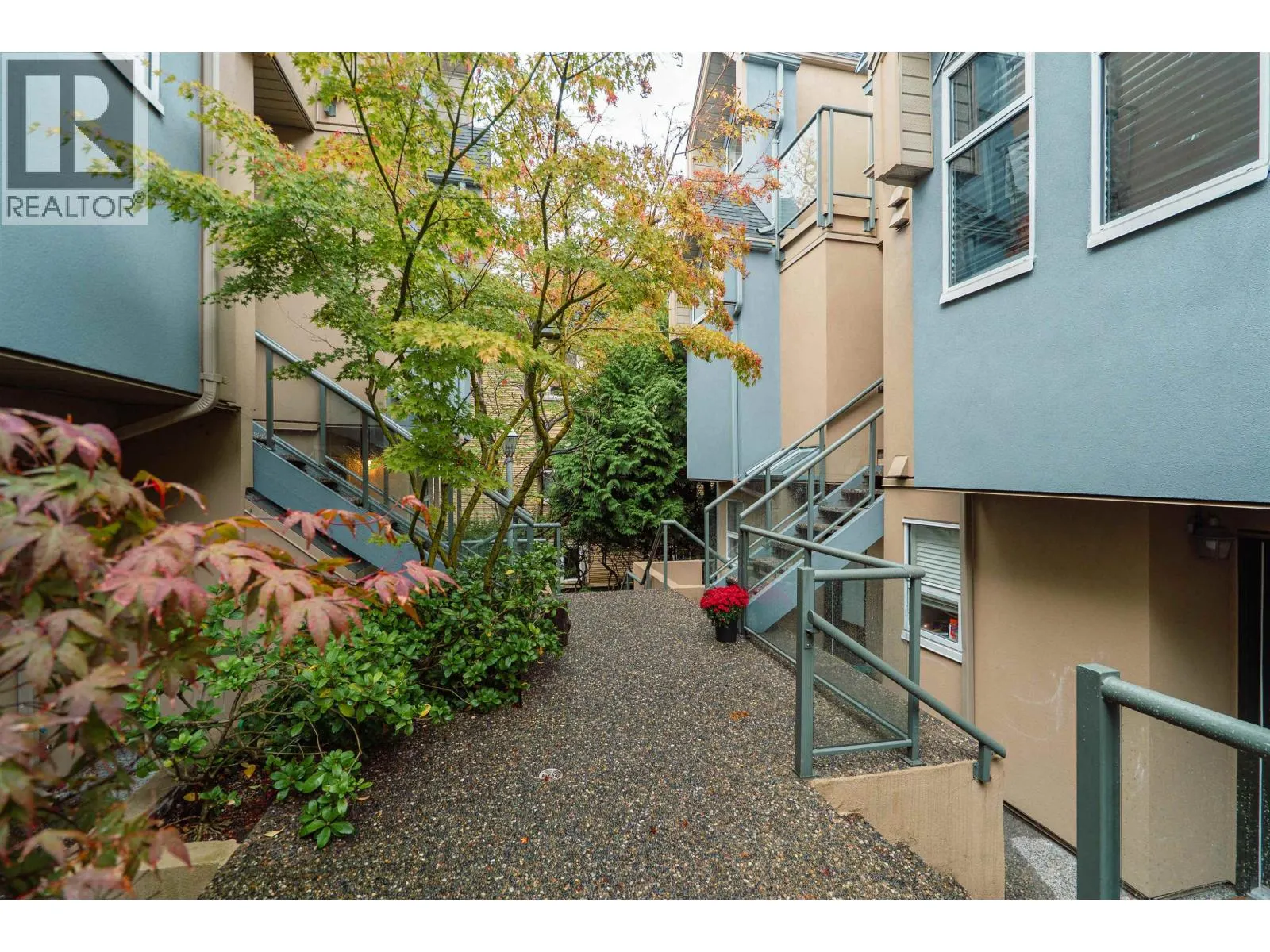 916 W 14TH AVENUE