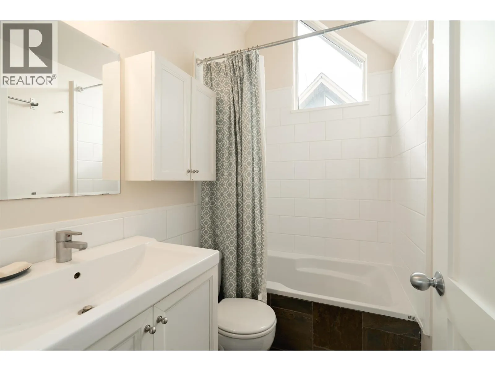 916 W 14TH AVENUE