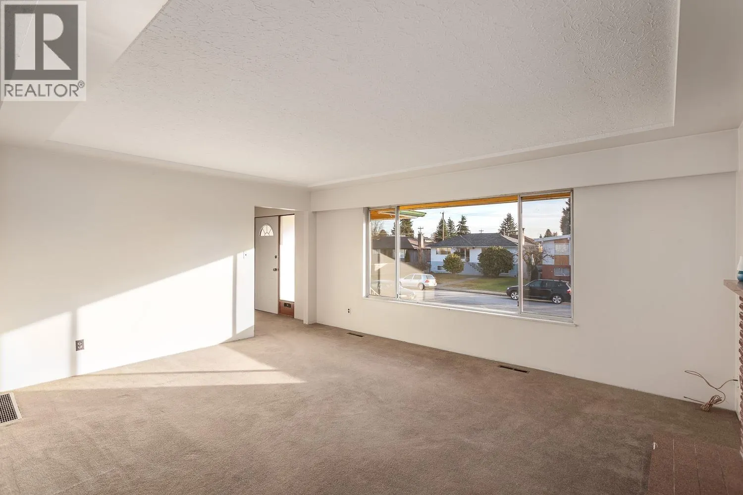 342 E 18TH STREET