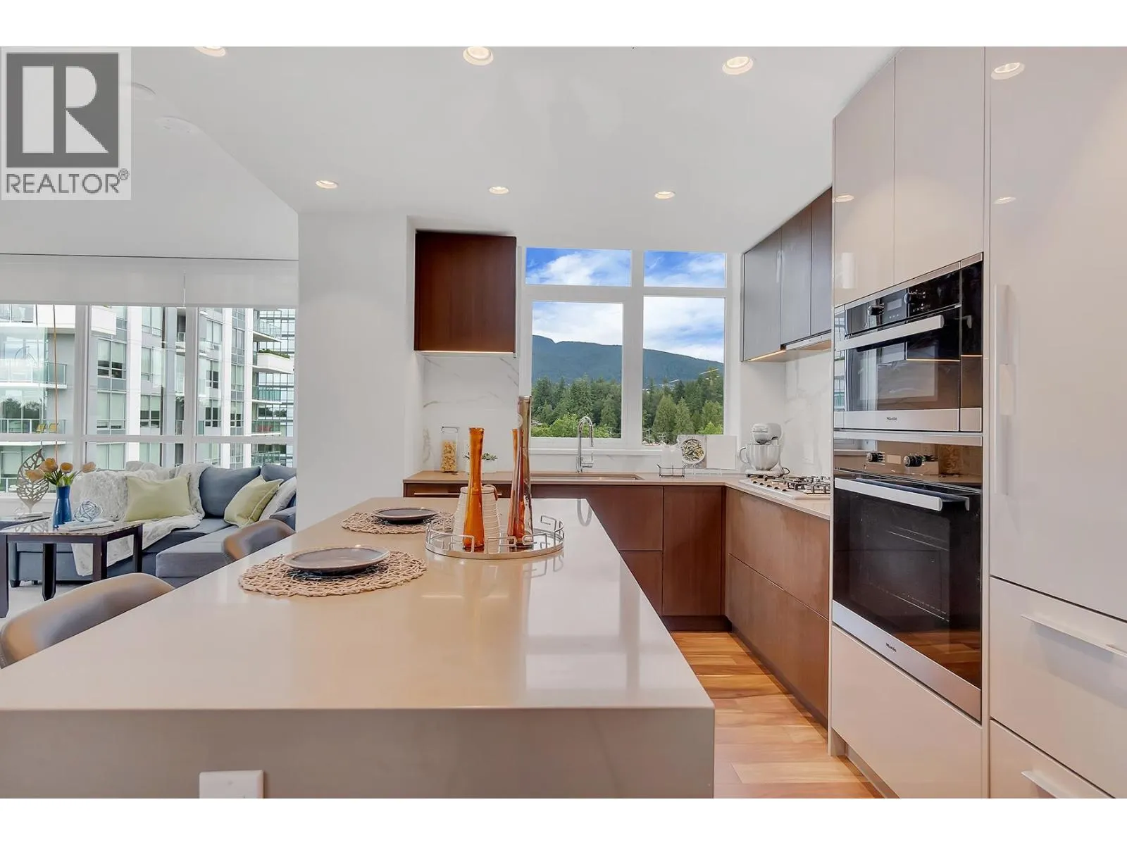 607 1632 LIONS GATE LANE