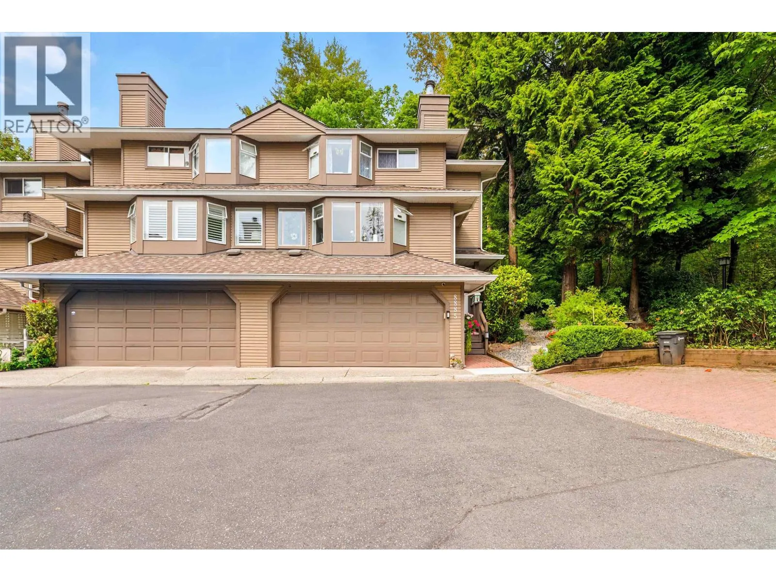 8885 LARKFIELD DRIVE