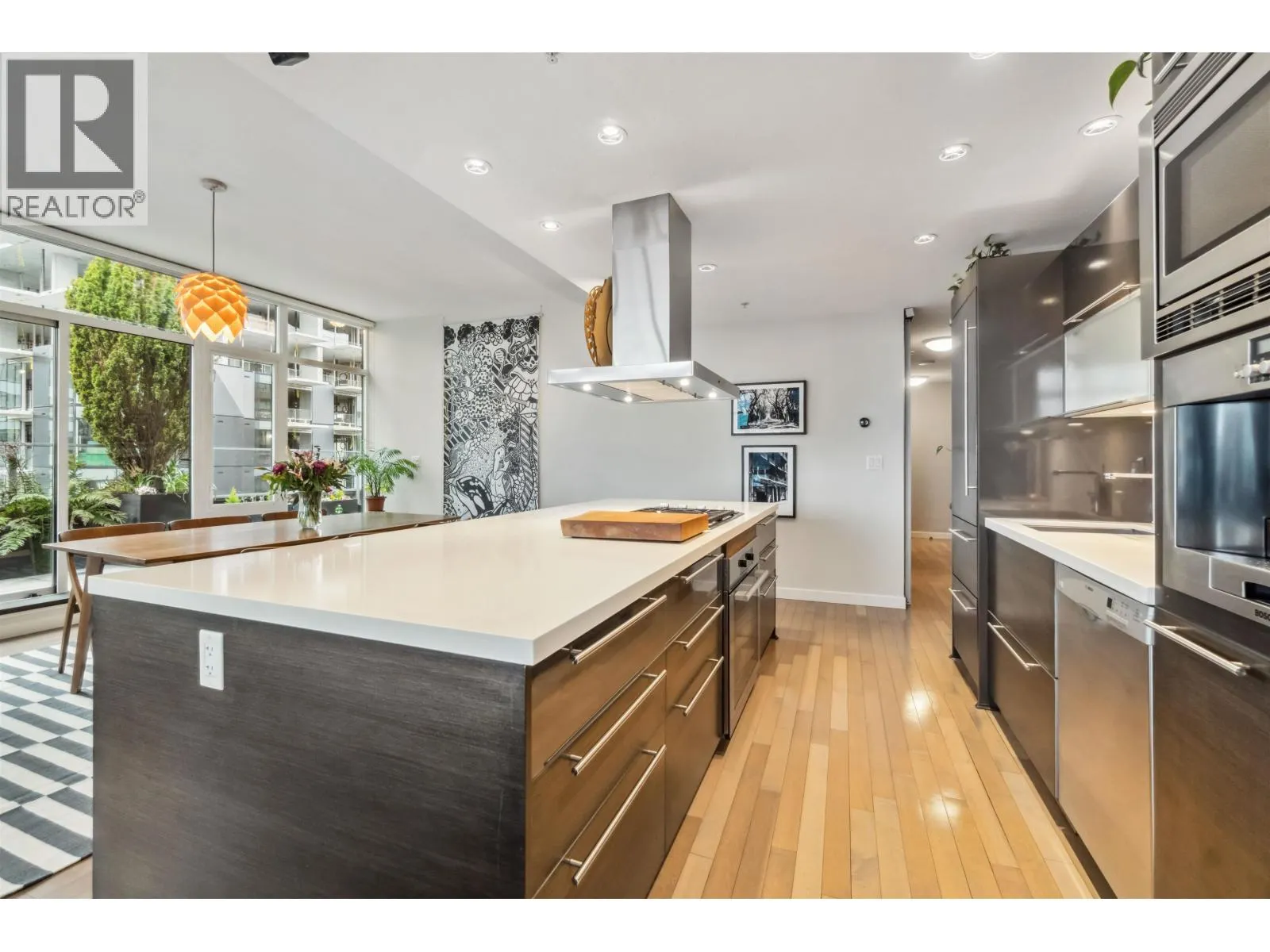 1601 1252 HORNBY STREET