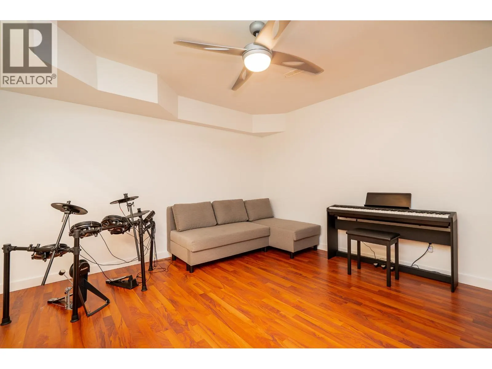 55 ASHWOOD DRIVE