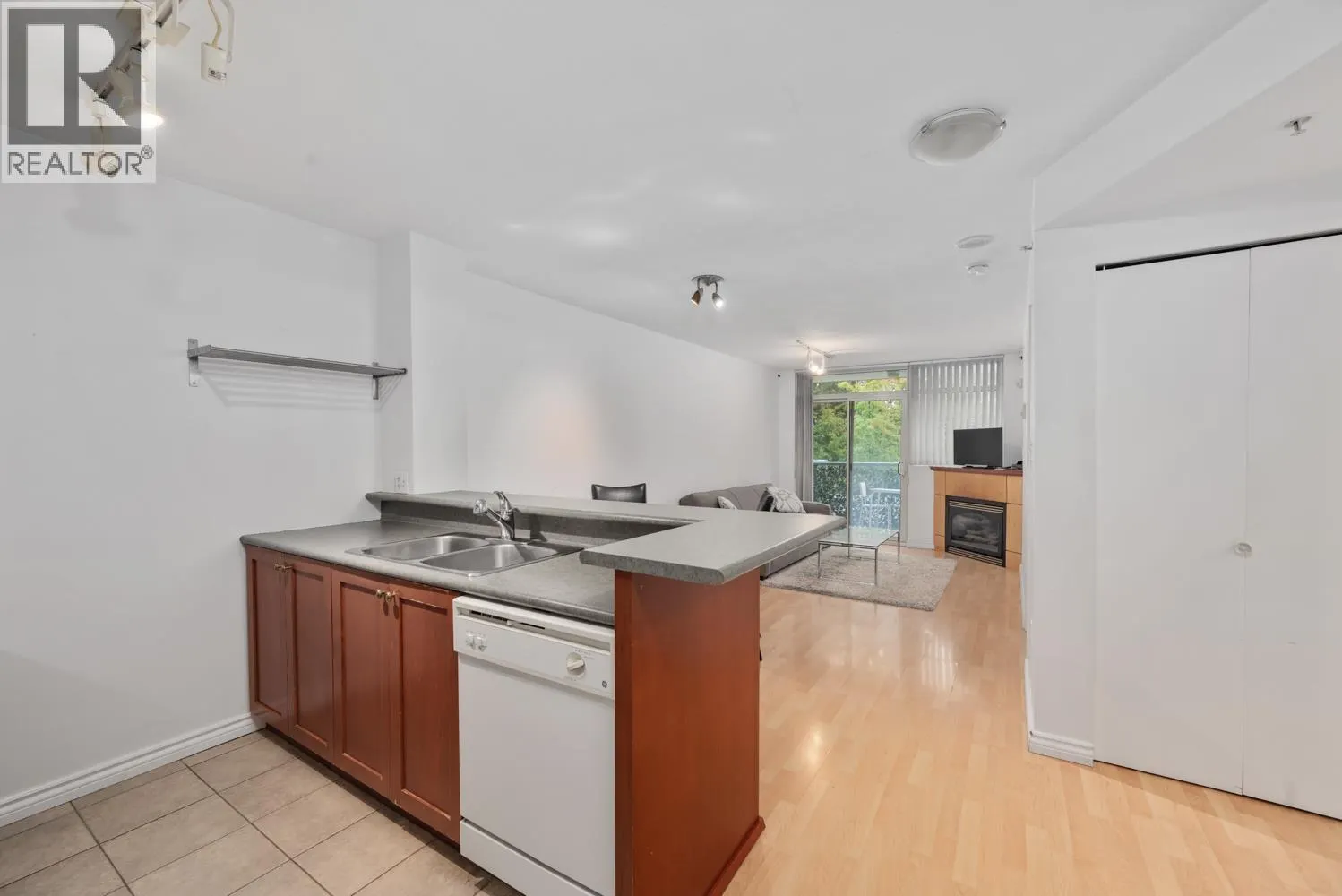 205 2733 CHANDLERY PLACE
