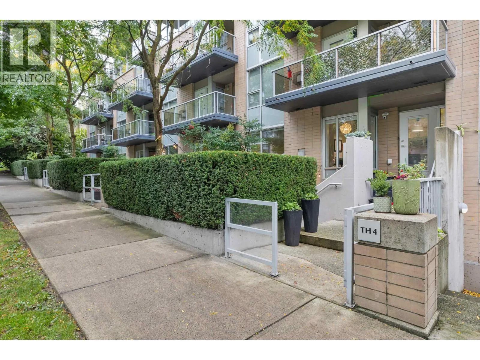 TH4 1288 CHESTERFIELD AVENUE