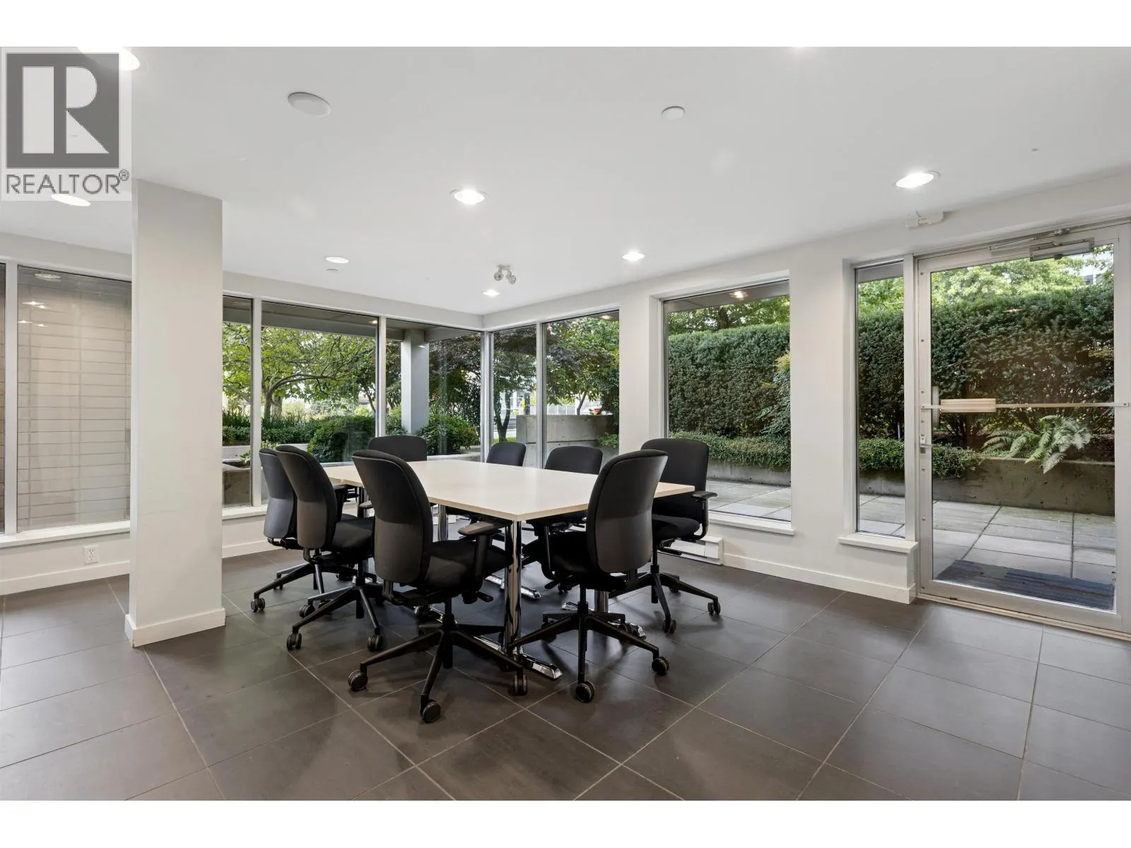 TH4 1288 CHESTERFIELD AVENUE
