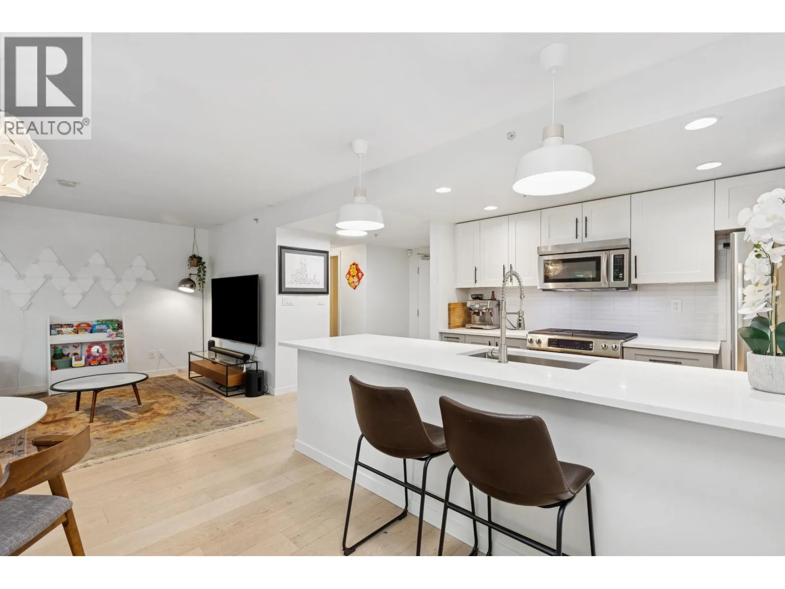 TH4 1288 CHESTERFIELD AVENUE