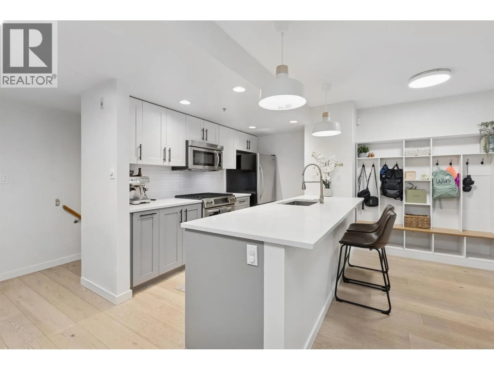 TH4 1288 CHESTERFIELD AVENUE