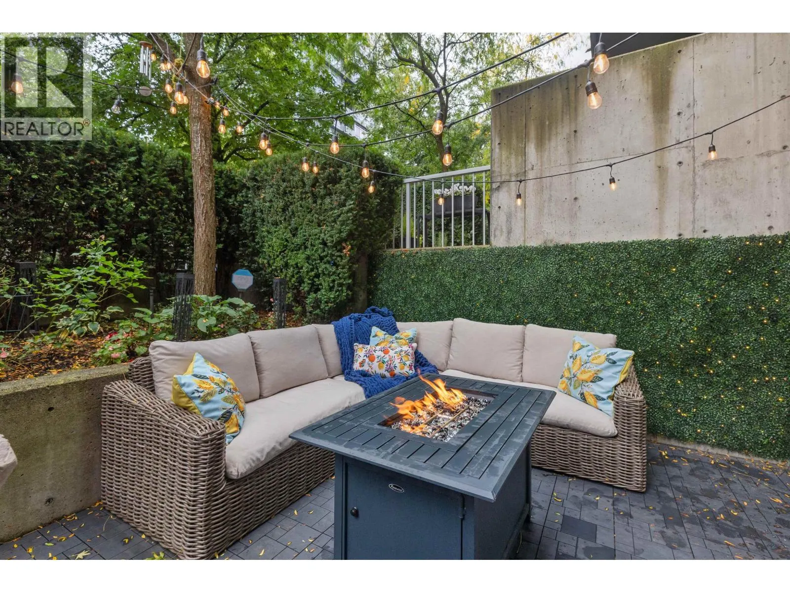 TH4 1288 CHESTERFIELD AVENUE