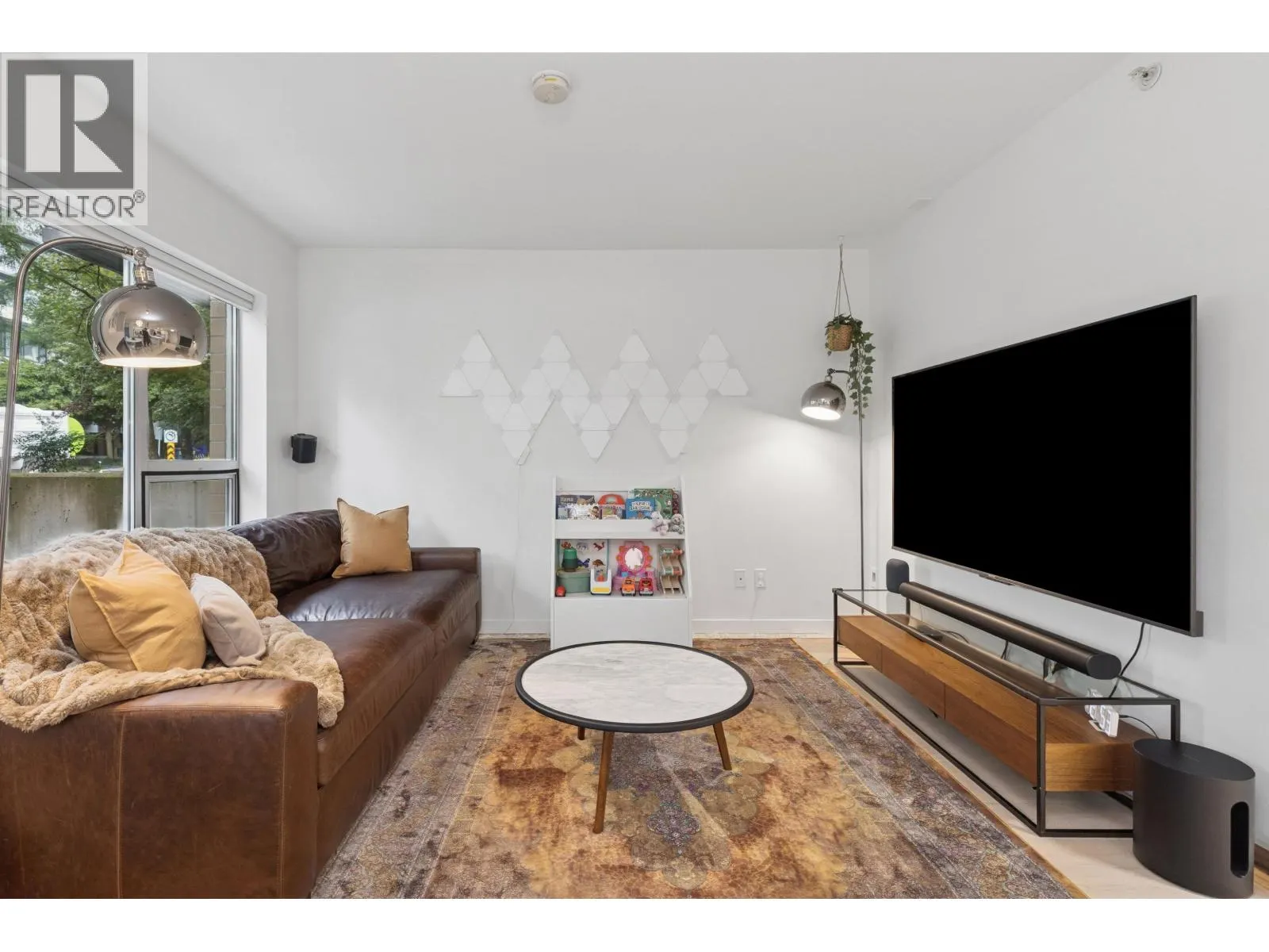 TH4 1288 CHESTERFIELD AVENUE