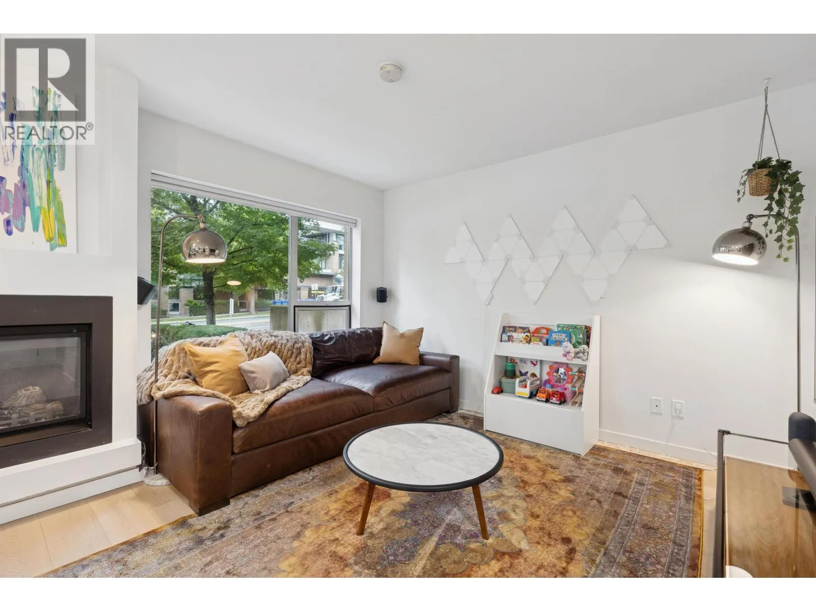 TH4 1288 CHESTERFIELD AVENUE
