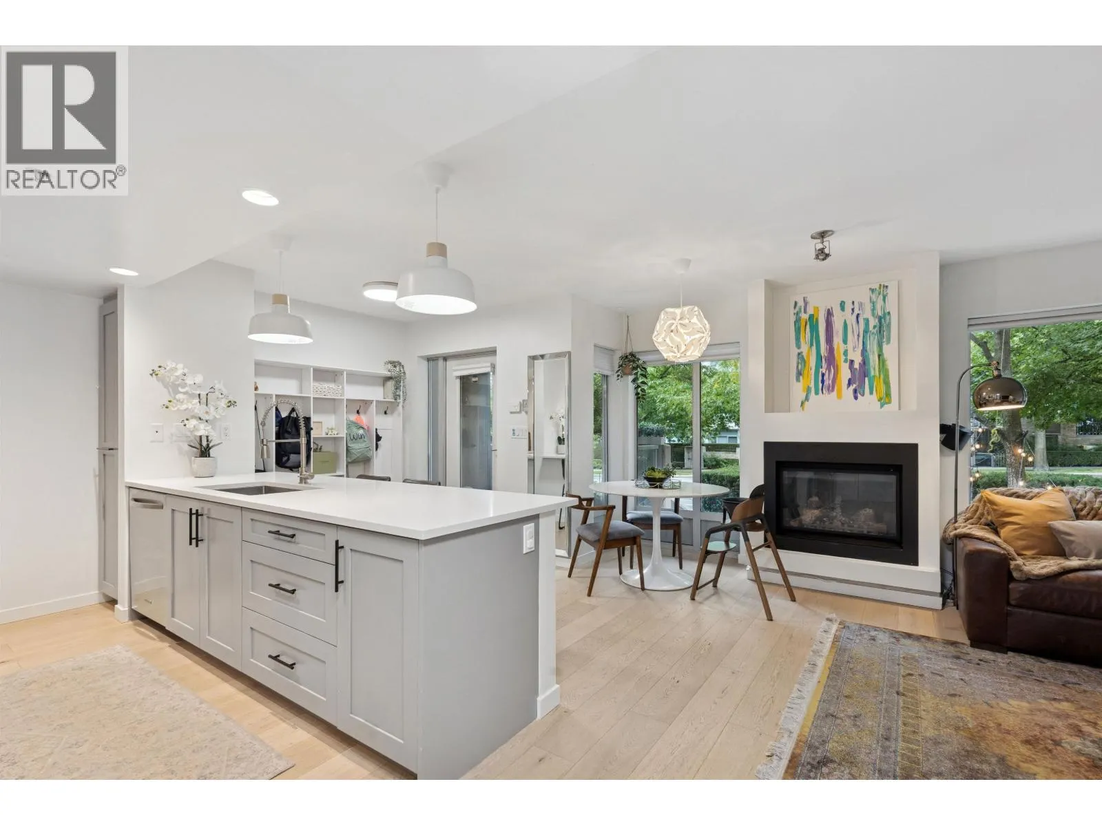 TH4 1288 CHESTERFIELD AVENUE
